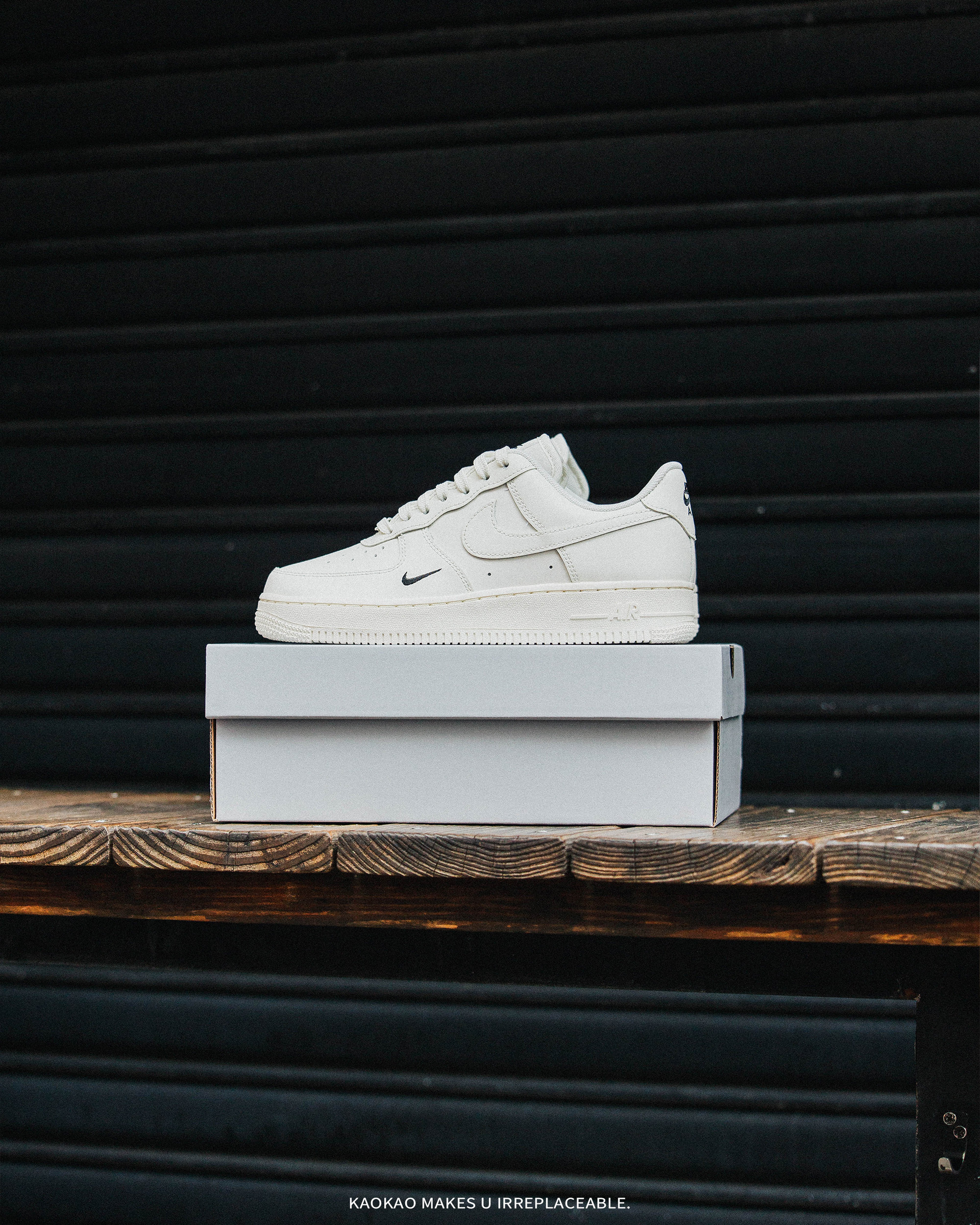 代購-女款 NIKE AIR FORCE 1 W 空軍一號 海外限定 小勾 休閒鞋【HF1058-133】