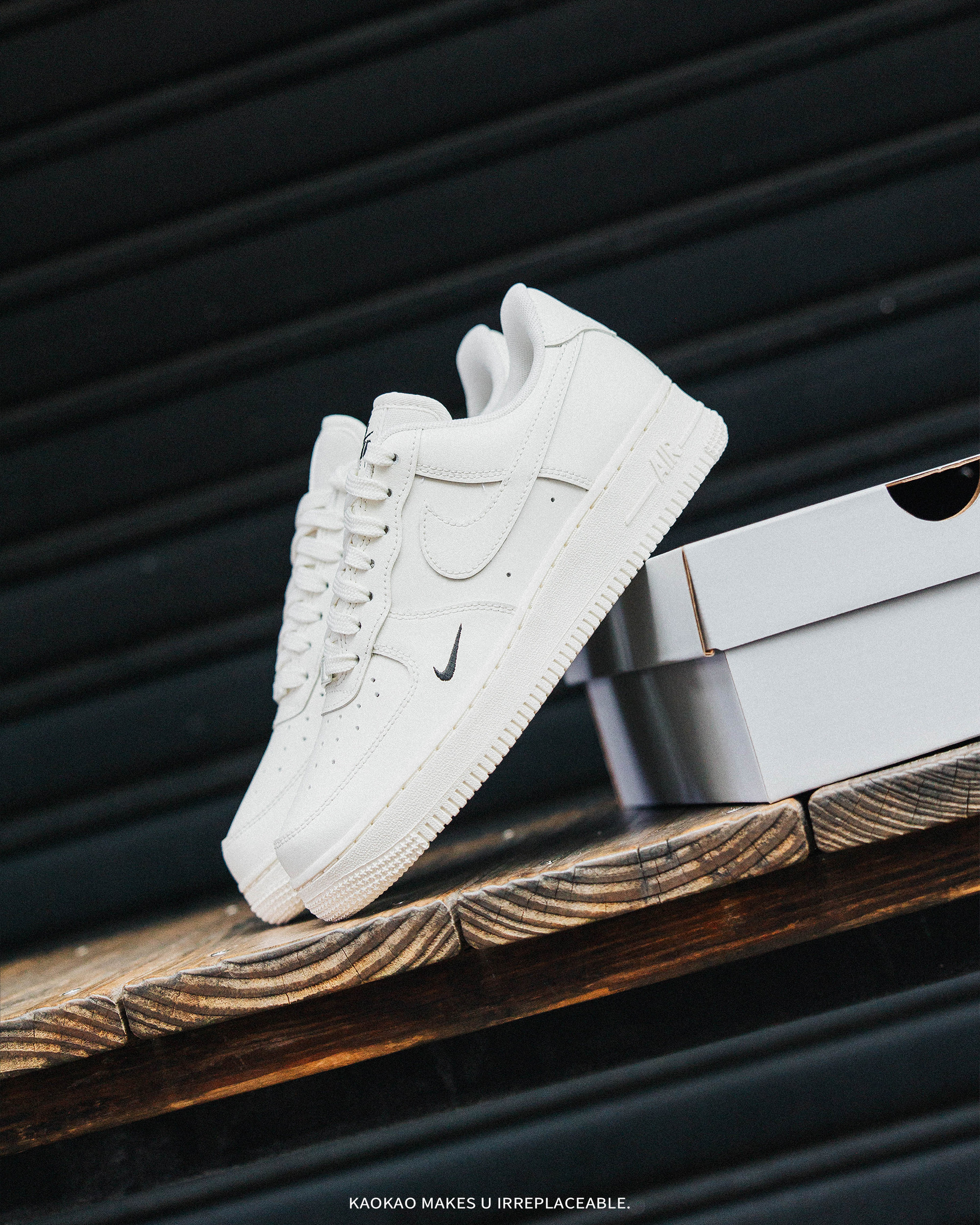 代購-女款 NIKE AIR FORCE 1 W 空軍一號 海外限定 小勾 休閒鞋【HF1058-133】