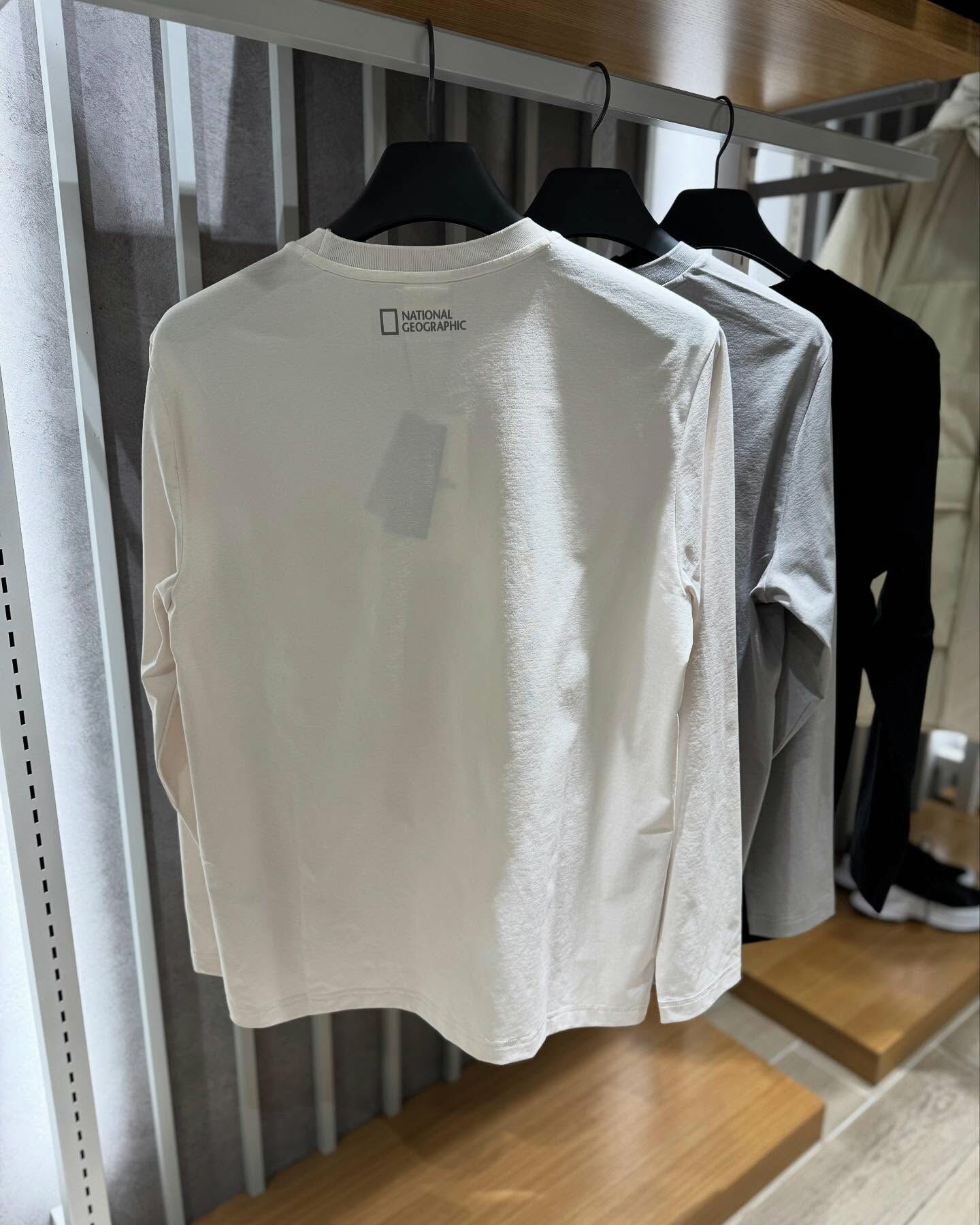 【代購】NATIONAL GEOGRAPHIC 國家地理 CAF 小徽章LOGO 長袖 大學T N251UTS210