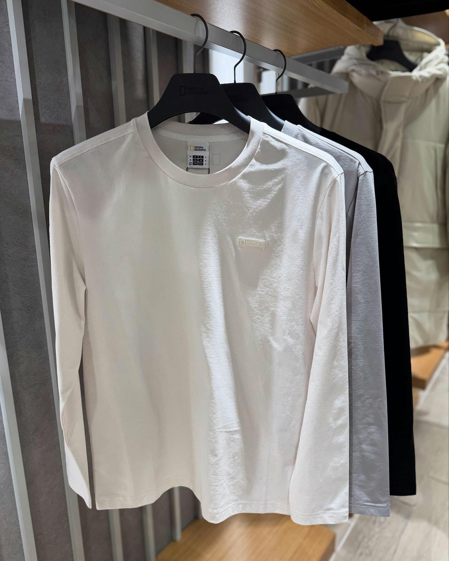 【代購】NATIONAL GEOGRAPHIC 國家地理 CAF 小徽章LOGO 長袖 大學T N251UTS210