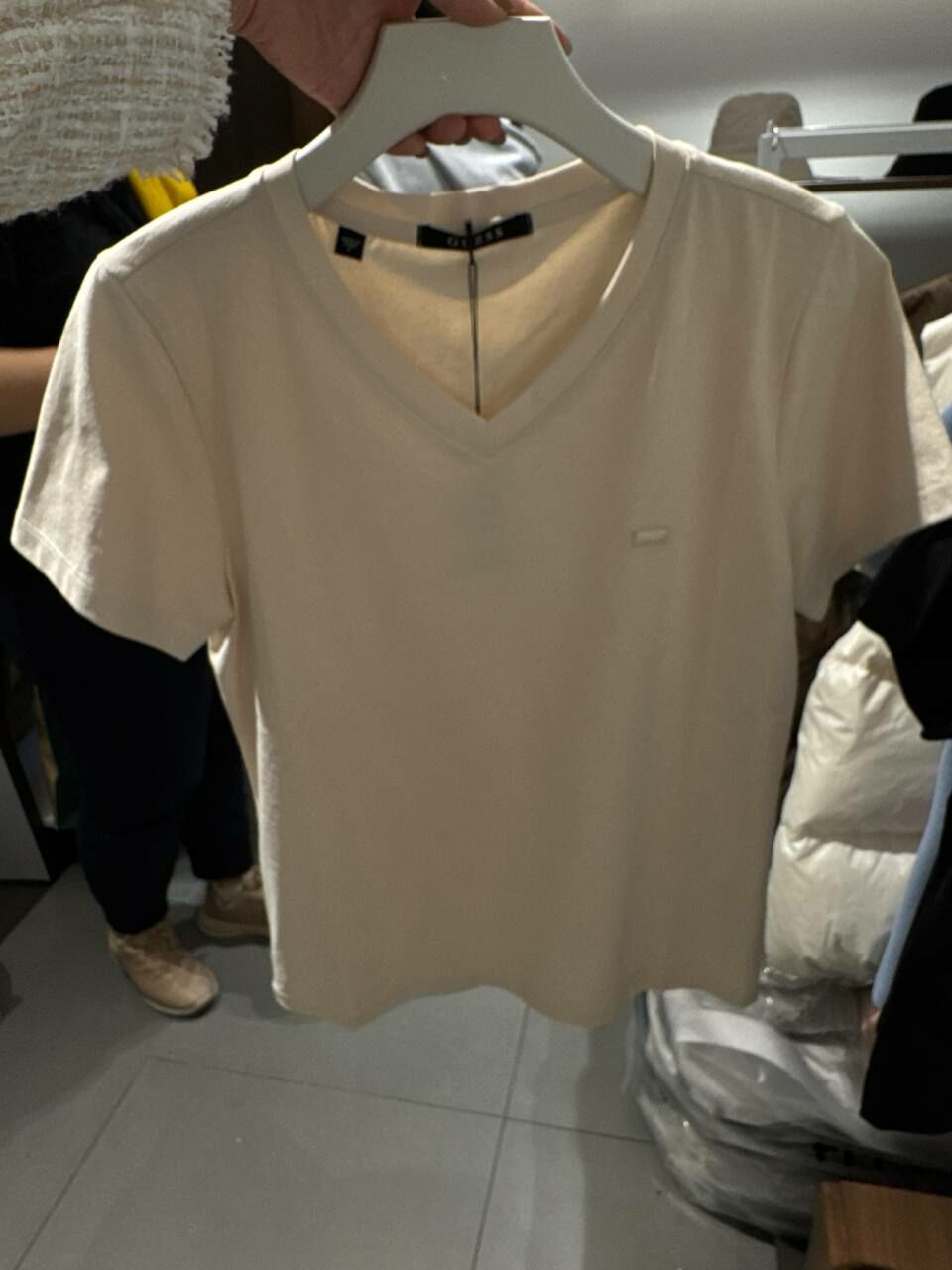 [K] GUESS WOMEN'S COOL MATERIAL V-NECK T-SHIRT,LIGHT BEIGE, YO2K9492-LBE (KGU837)
