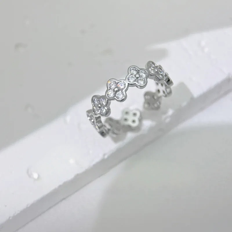 幸運草滿鑲鑽戒指