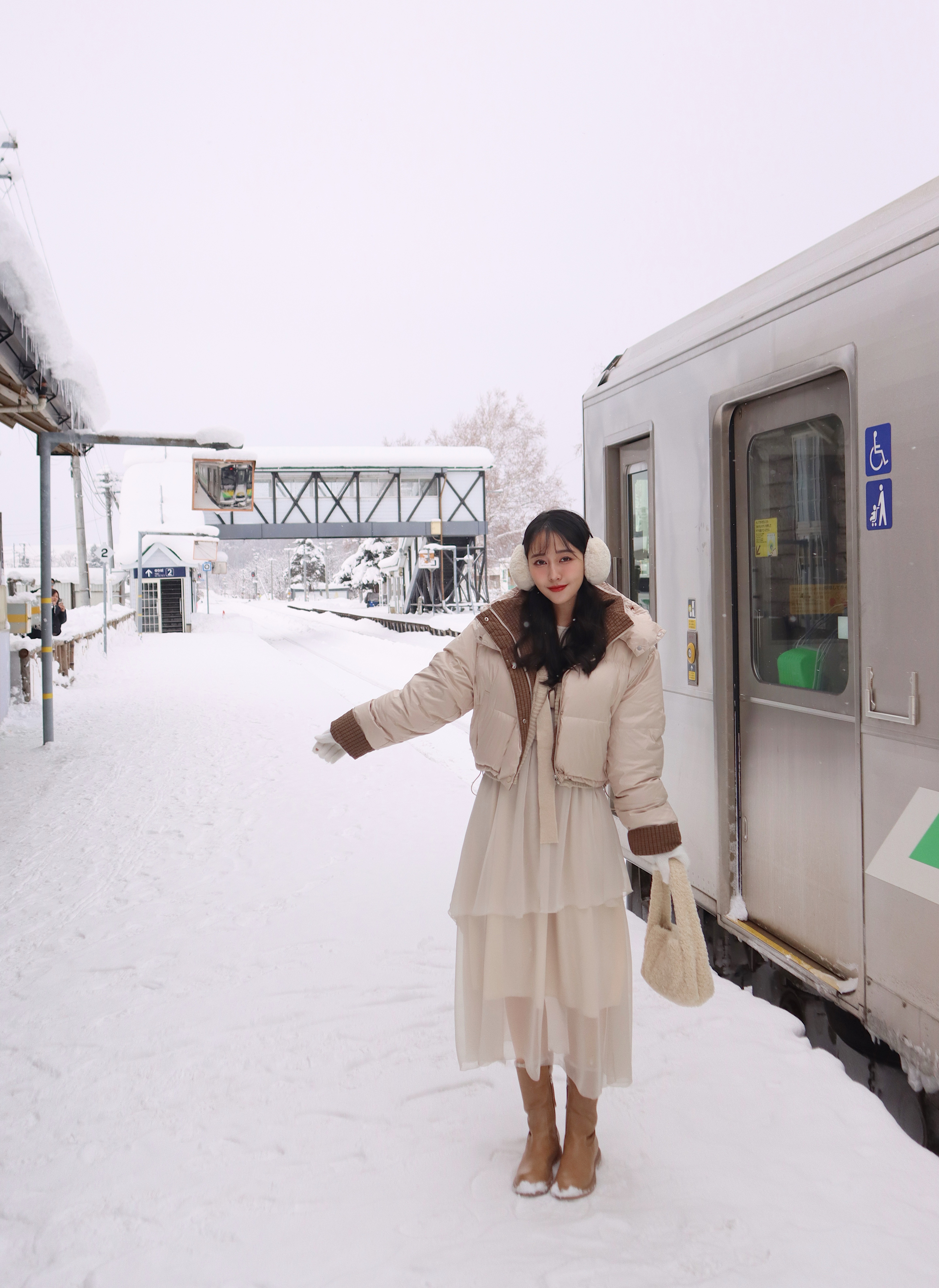 CG11-BE 【CHINGoods Premiu】90% duck down品牌自訂1.5倍填充連帽雙面穿羽絨外套