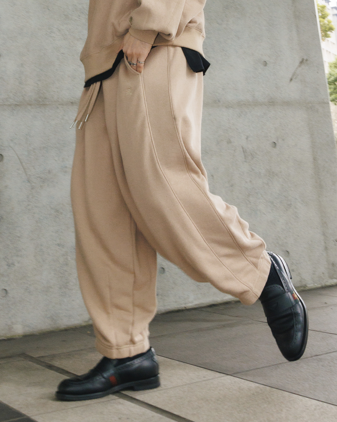 柔軟手感 側邊內襯設計 繭型寬棉褲－奶茶色