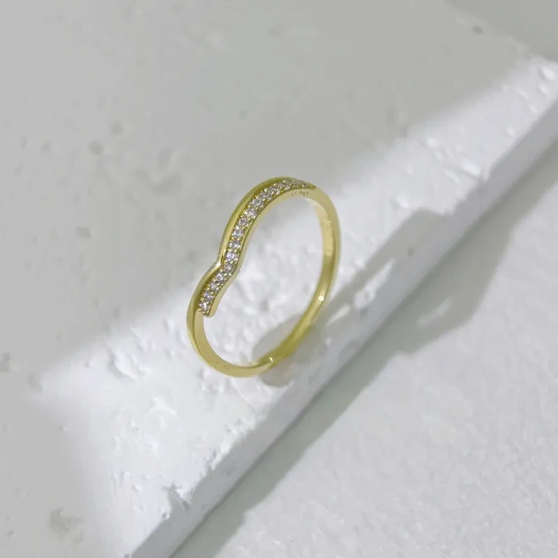 V型弧度線鑽戒指