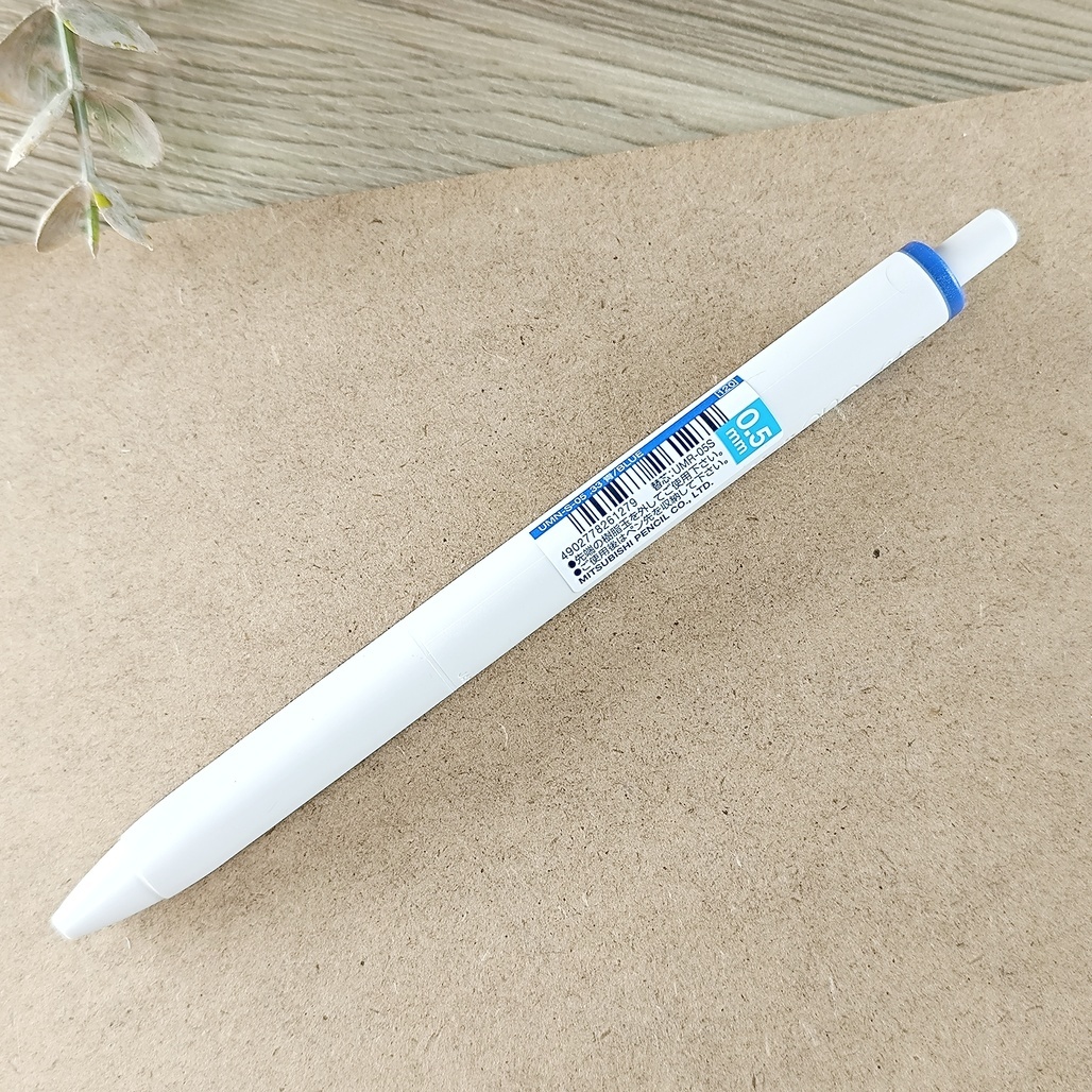 日本UNI ．uni-ball one 超細鋼珠筆 0.5/0.38 藍 UMN-S-.33