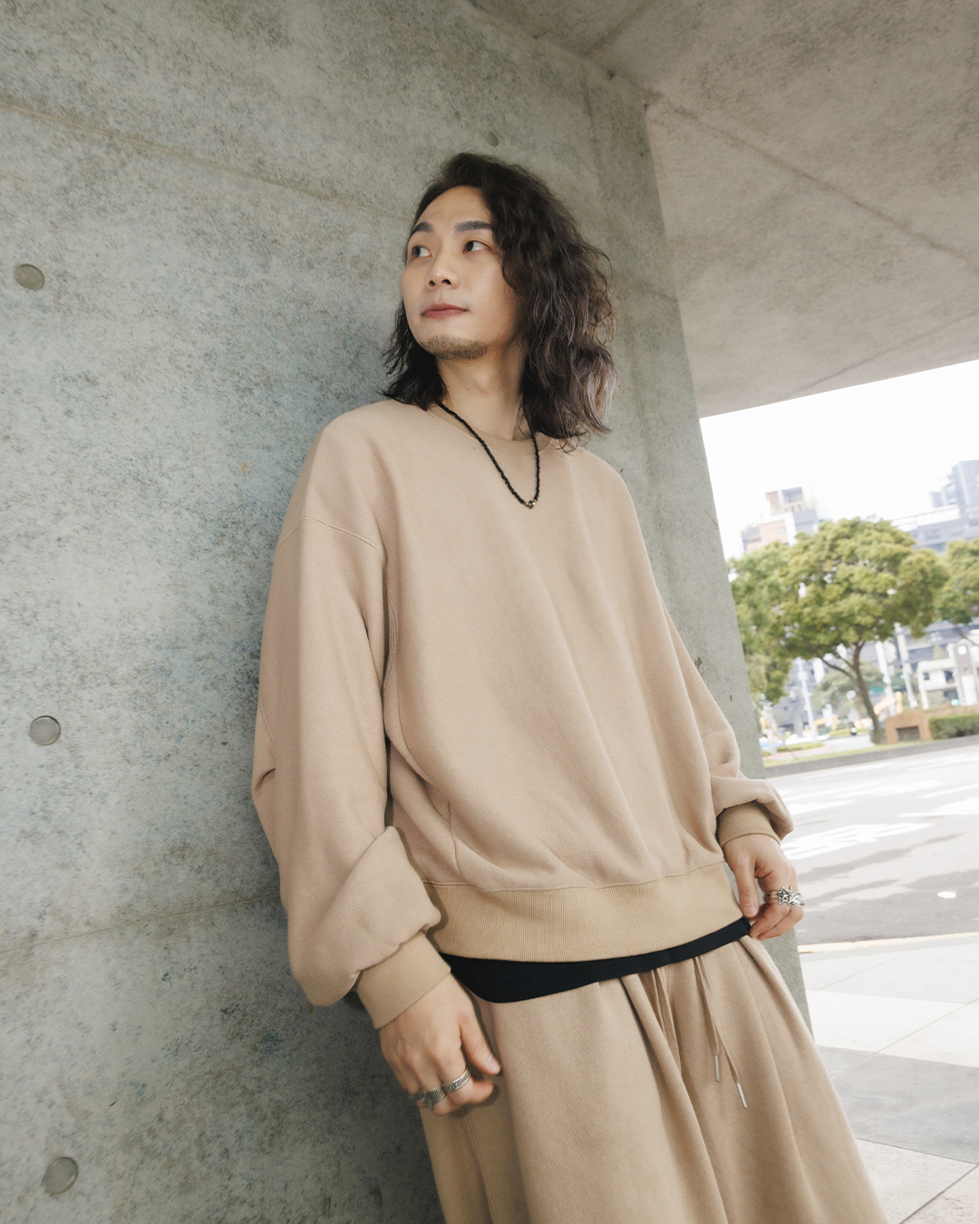 2025 柔軟手感 微短版設計衛衣-奶茶色