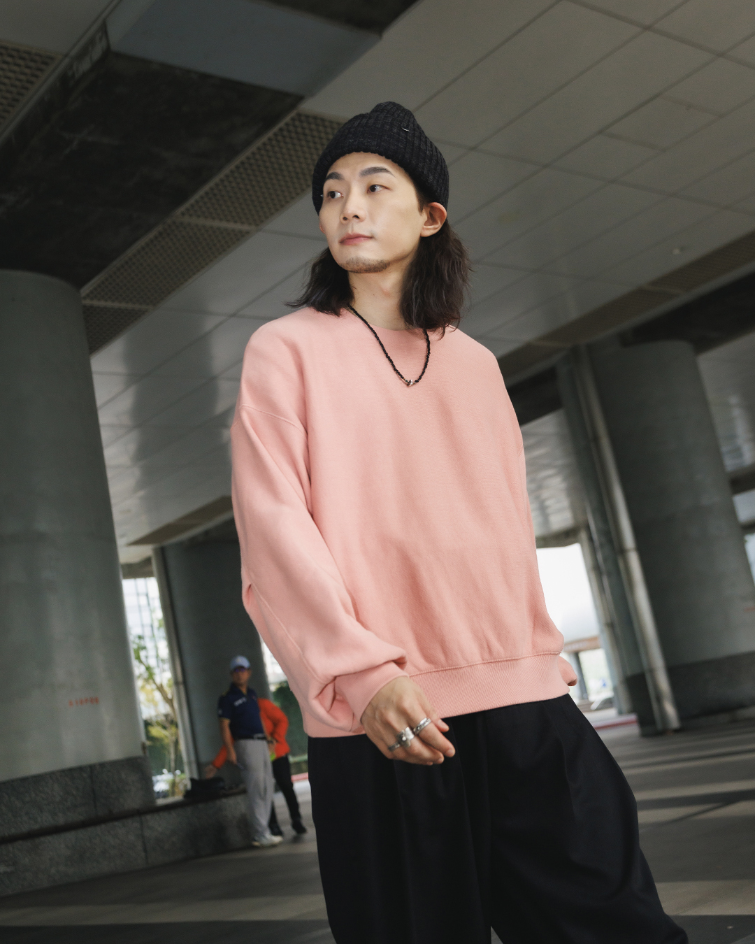 2025 柔軟手感 微短版設計衛衣－時髦粉色