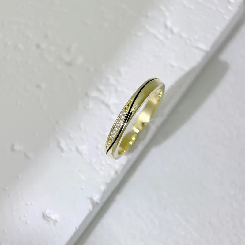 黑弧線繞圈鑲鑽戒指