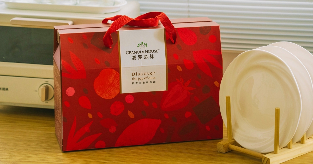 禮品外觀尤為重要。選擇包裝色系以紅色為主的外盒，提盒這類禮袋合一的禮品會是首推的包裝形式
