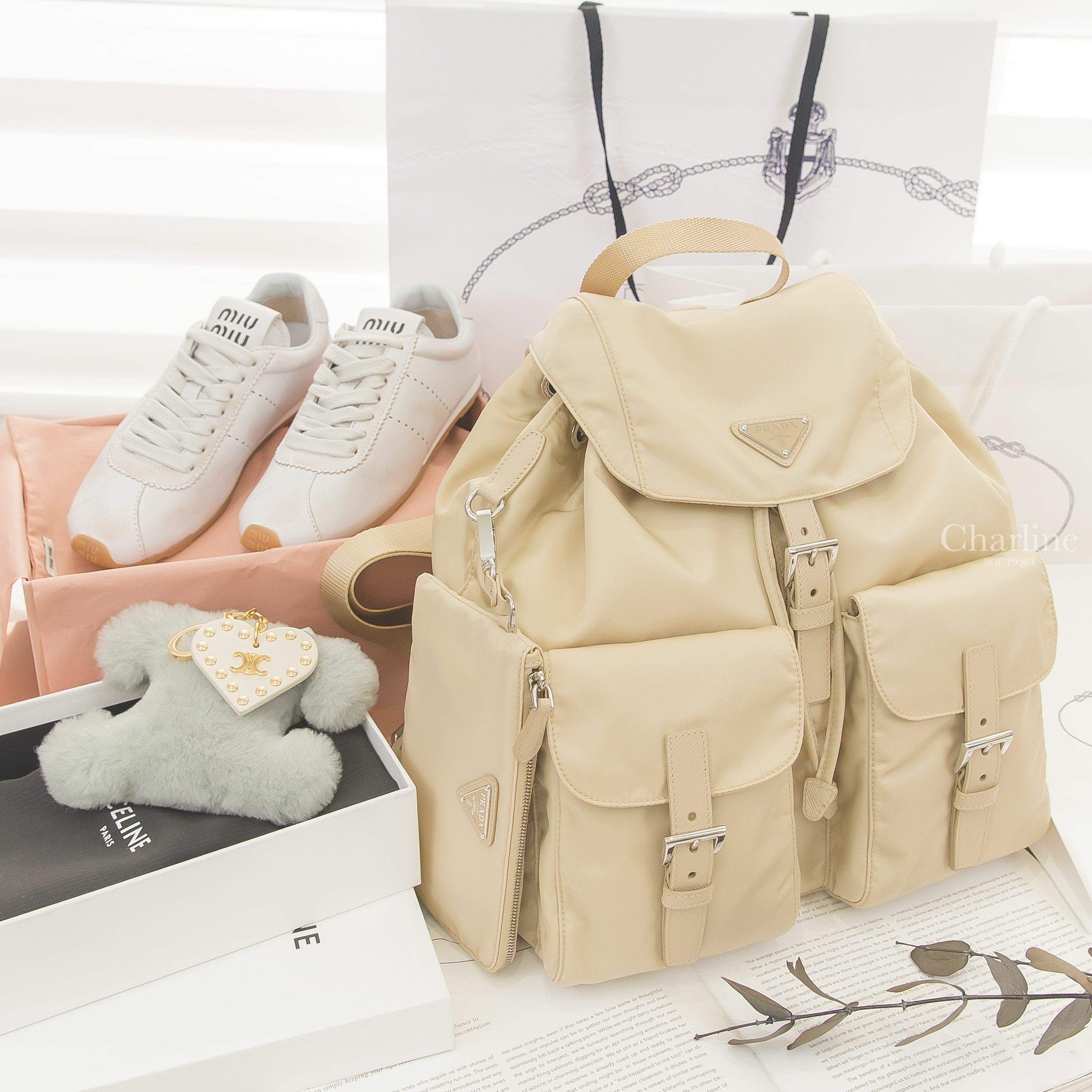 Prada Medium Backpack 沙漠棕三角銀字Logo中型拉鍊小包尼龍手提後背包,Miu Miu Plume 白色黑字棕色橡膠鞋底運動鞋,Celine 泥土藍毛絨凱旋門愛心綴飾金釦鑰匙圈-Charline Boutique 精品代購