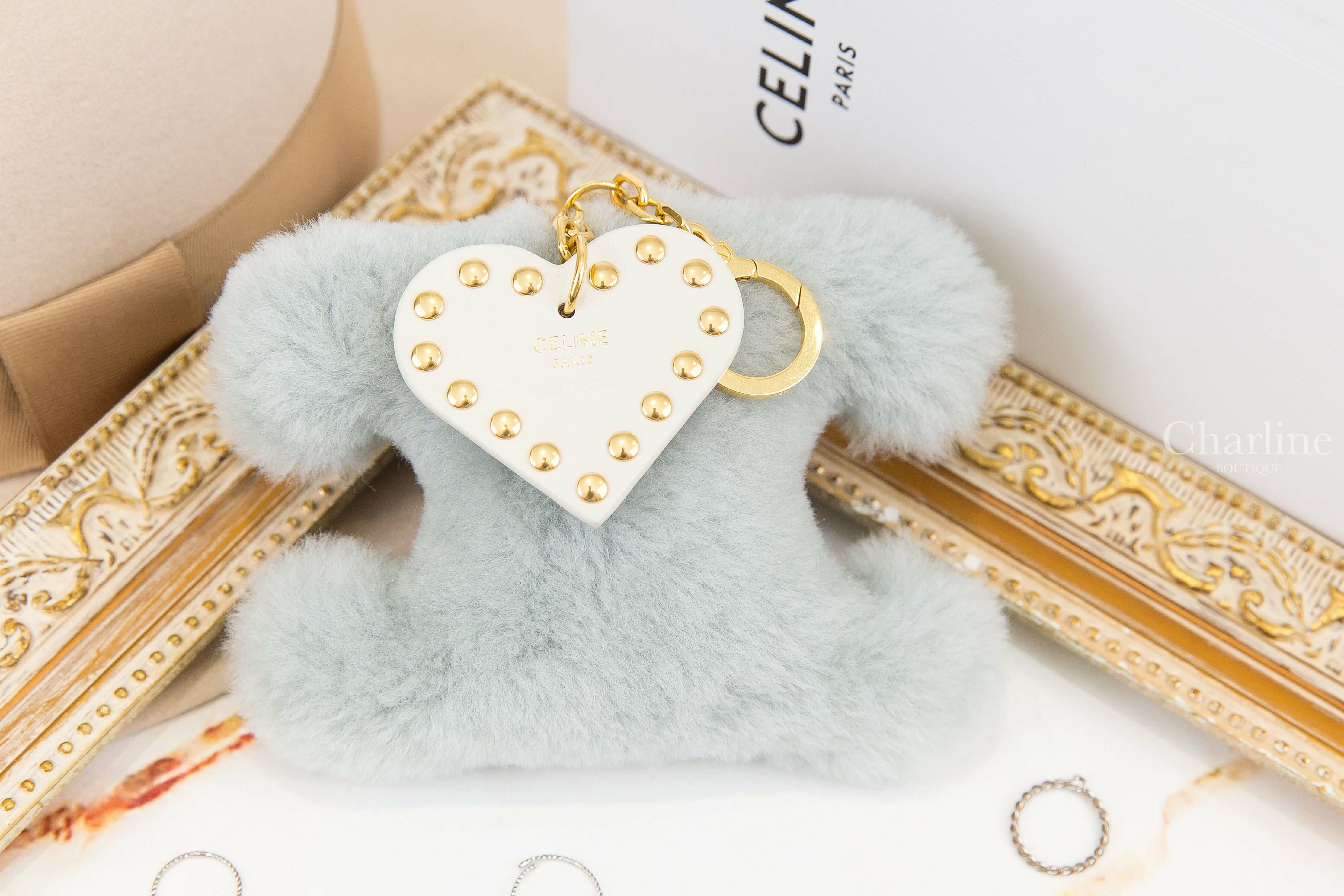 Celine Triomphe Pom-pom Keyring 泥土藍毛絨凱旋門金色凱旋門白色牛皮愛心綴飾金釦鑰匙圈-Charline Boutique 精品代購