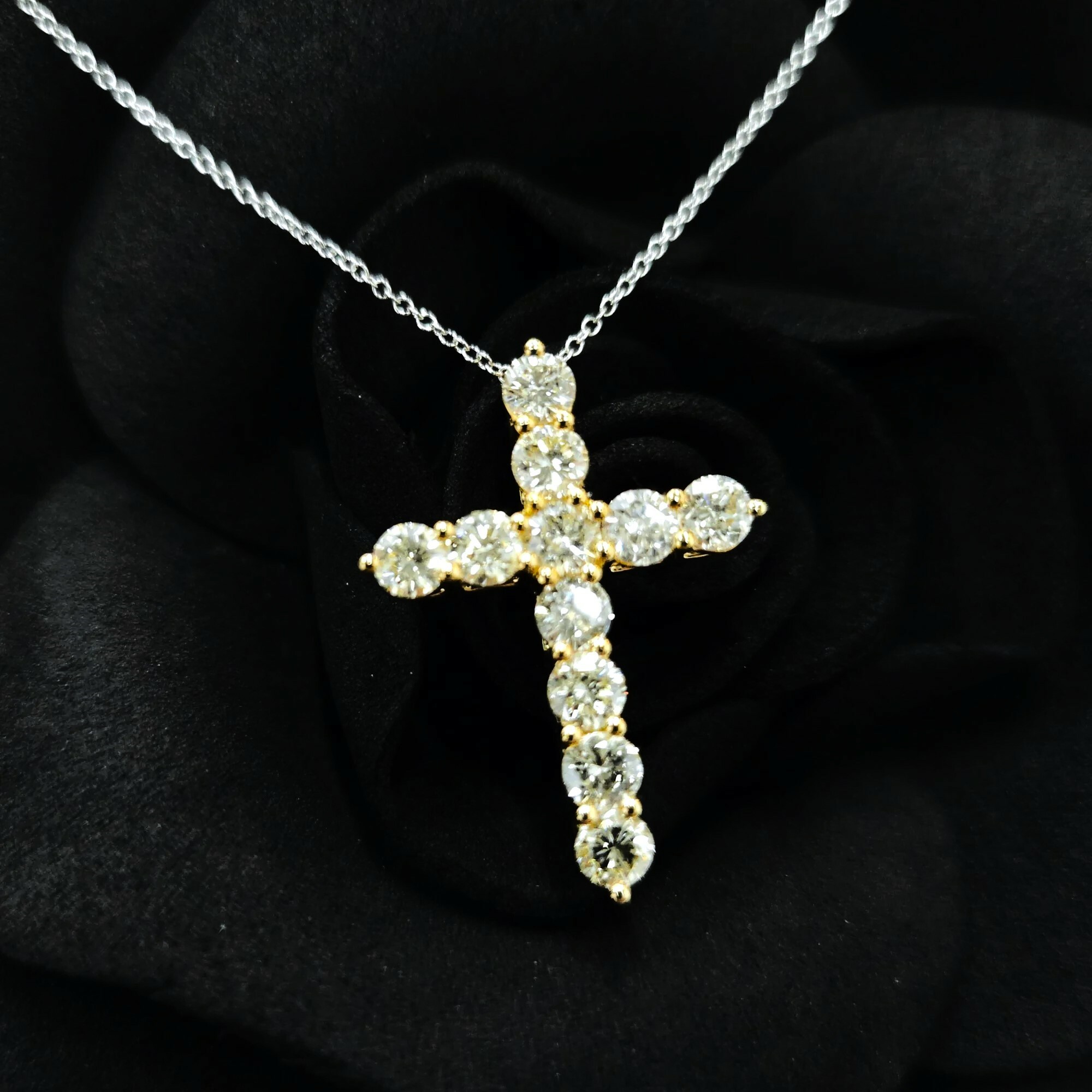 18K yellow Gold 1.70ct Diamond Pendant Cross