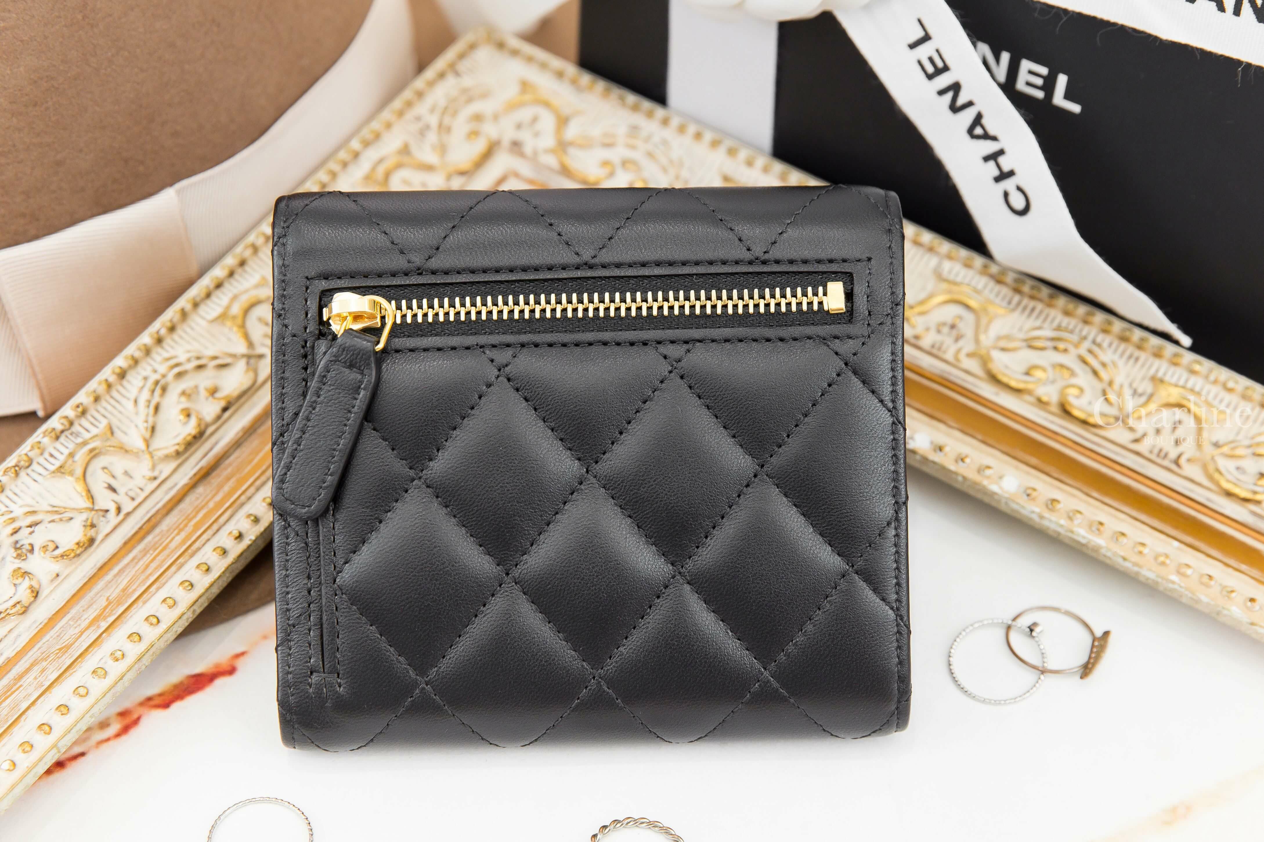 Chanel Classic Small Flap Wallet 黑色金CC酒紅內裡羊皮菱格紋三折短夾-Charline Boutique 精品代購