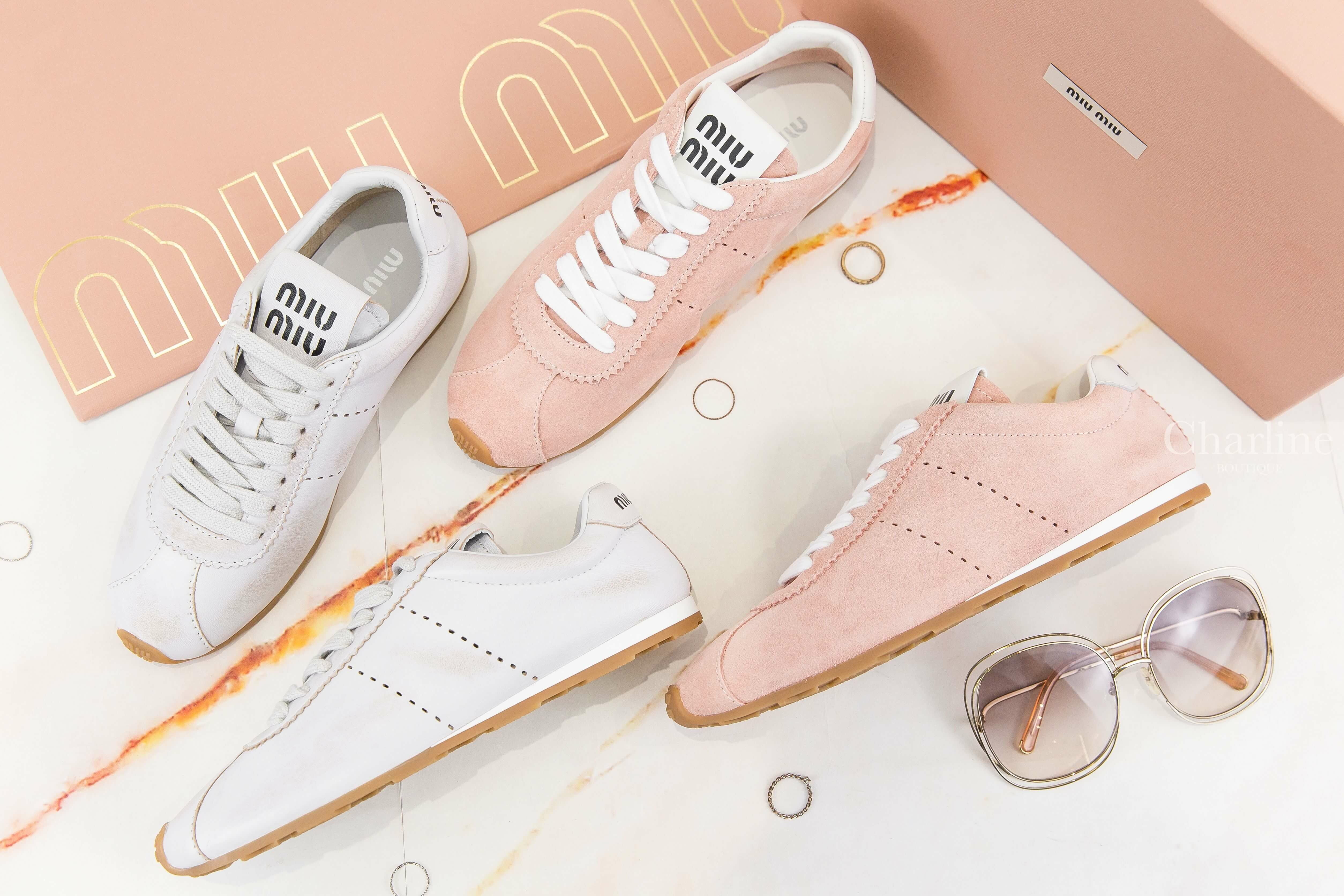 Miu Miu Plume Sneakers 蘭花粉麂皮棕白色皮革飾邊黑字運動鞋,白色仿舊皮革黑字棕色橡膠鞋底運動鞋-Charline Boutique 精品代購