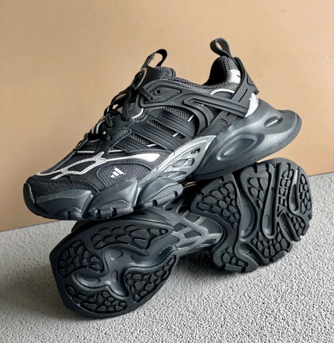 iSNEAKERS | Adidas XLG Runner Deluxe "Black" 黑魂 IH0070