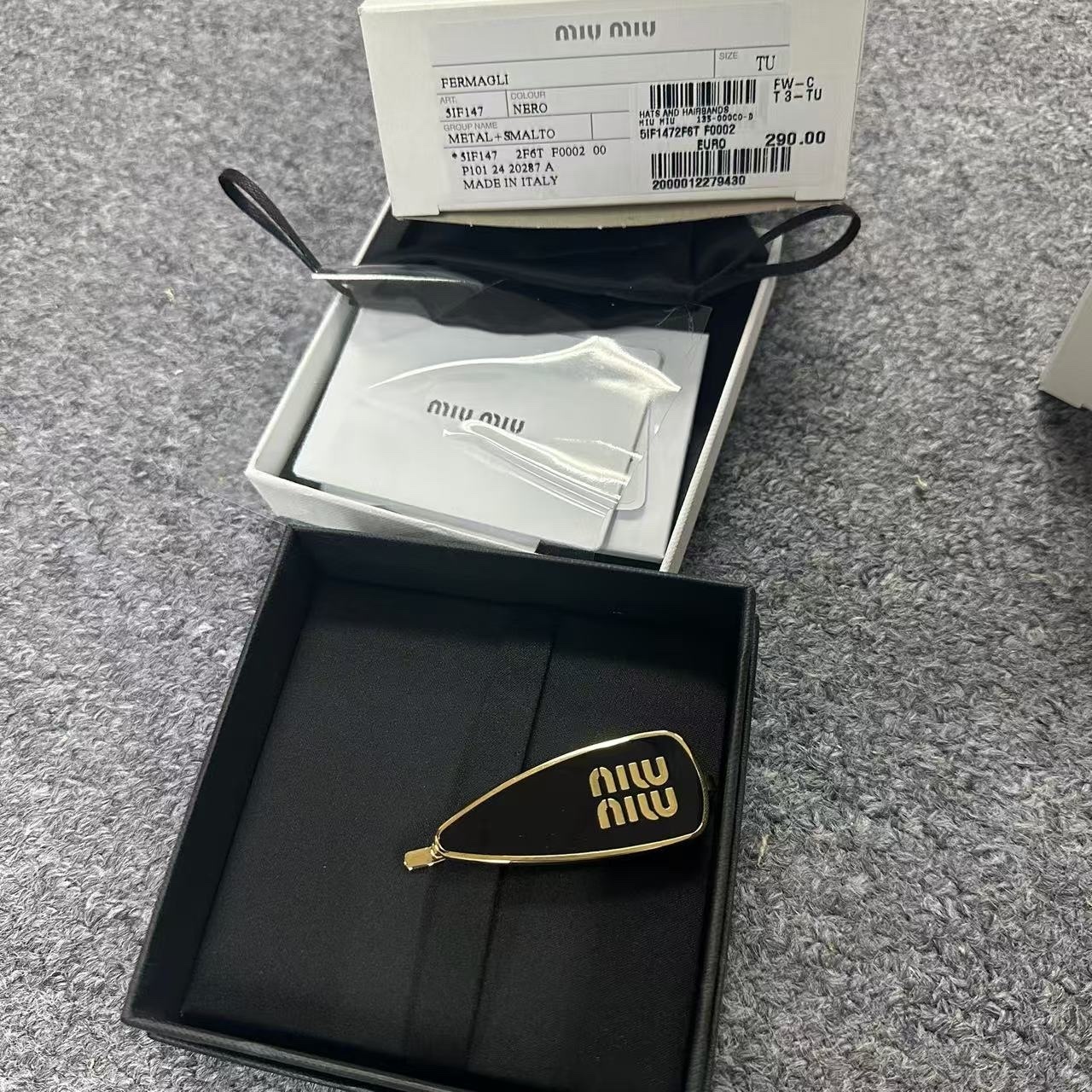 Miumiu新款發夾 -T