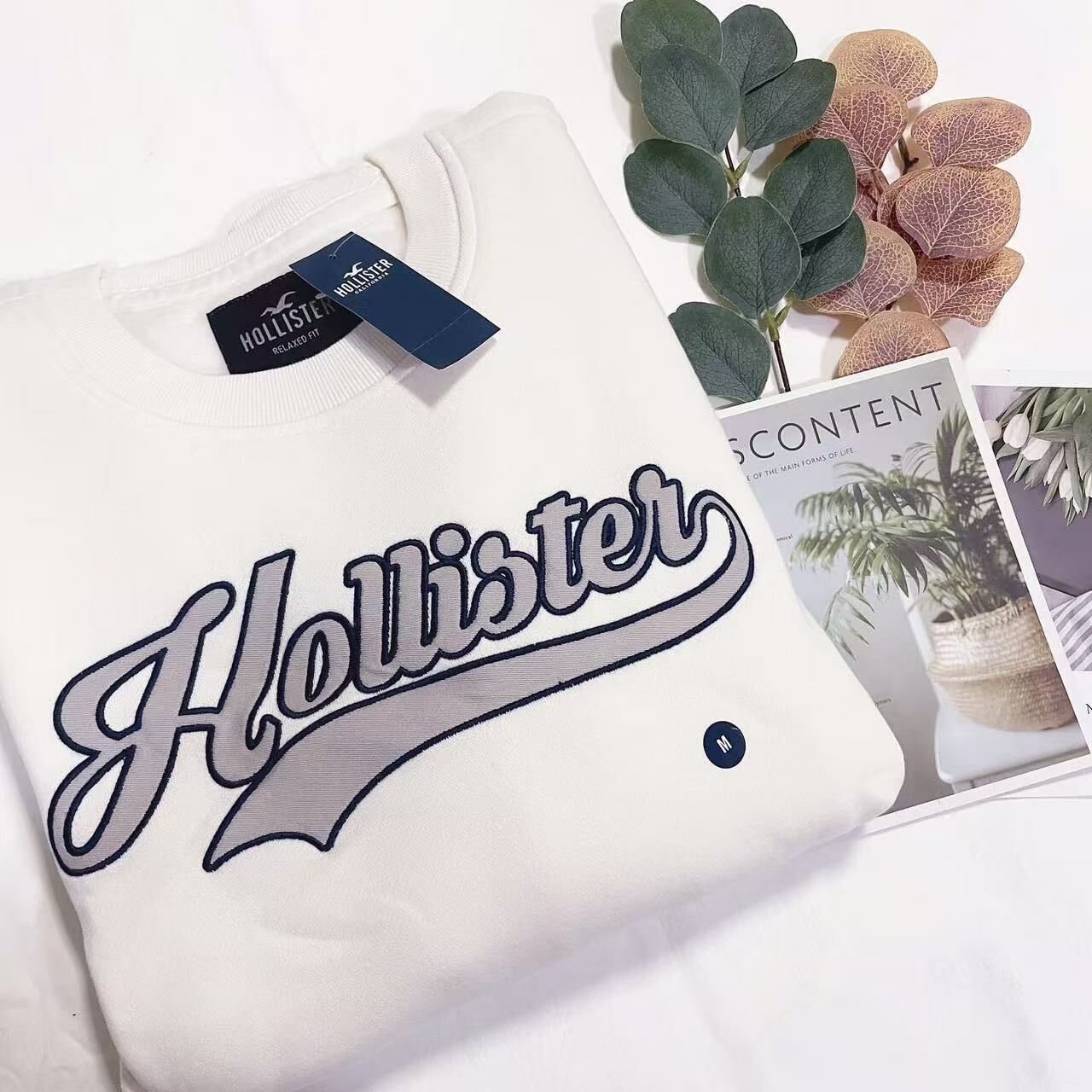 HOLLISTER MIDDLE LOGO SWEATSHIRT