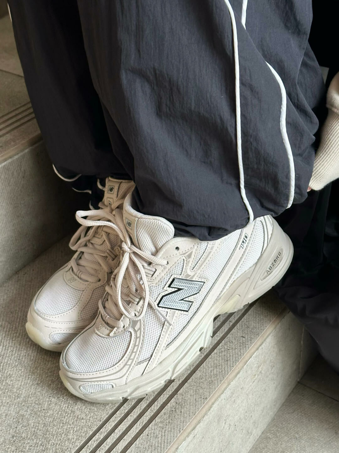 NEW BALANCE 740 NB 燕麥灰 米色 米灰 奶油色 低飽和 復古 男女鞋 U740LN1 /現貨+預購