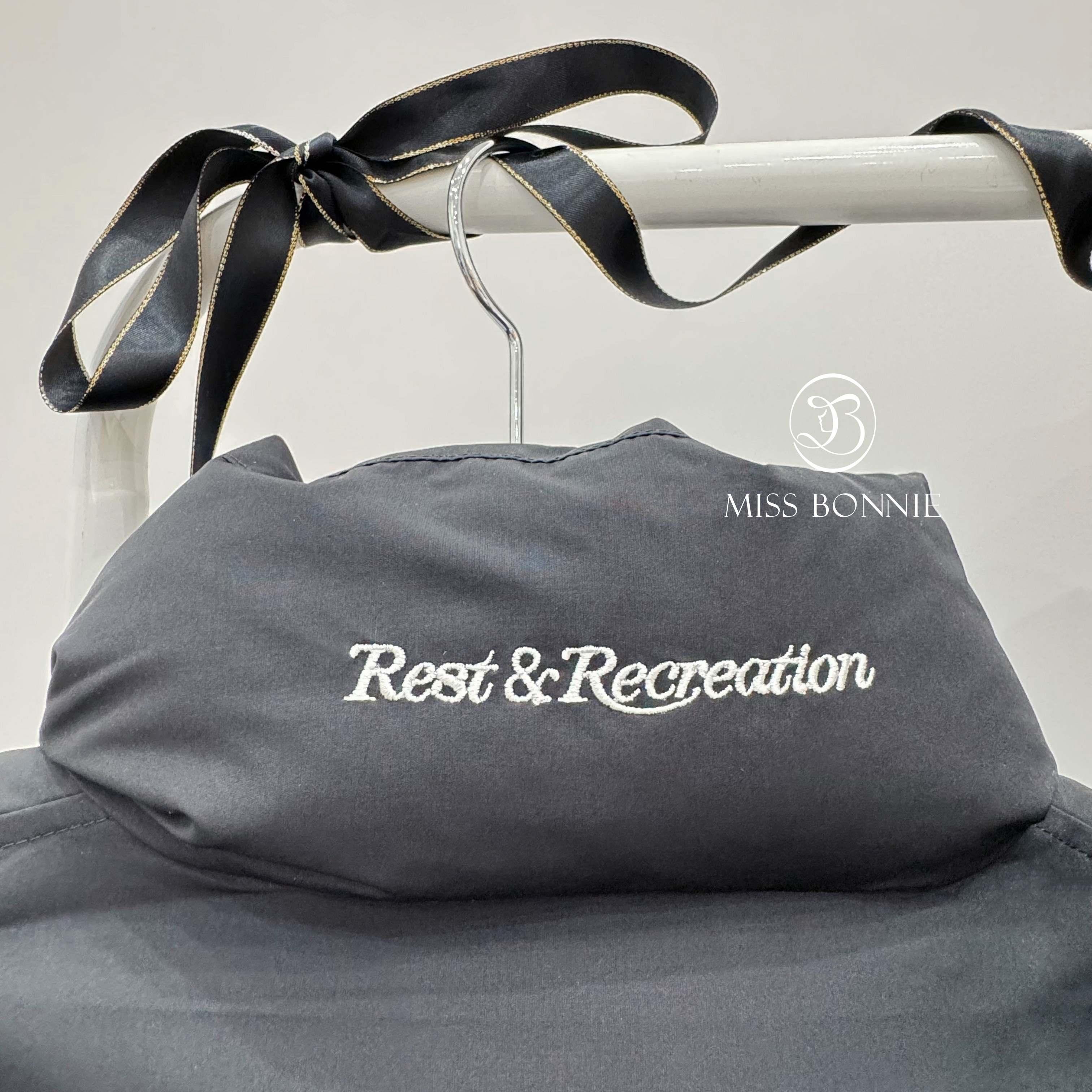 Rest & Recreation羽絨小R短版背心(黑色/BLACK)