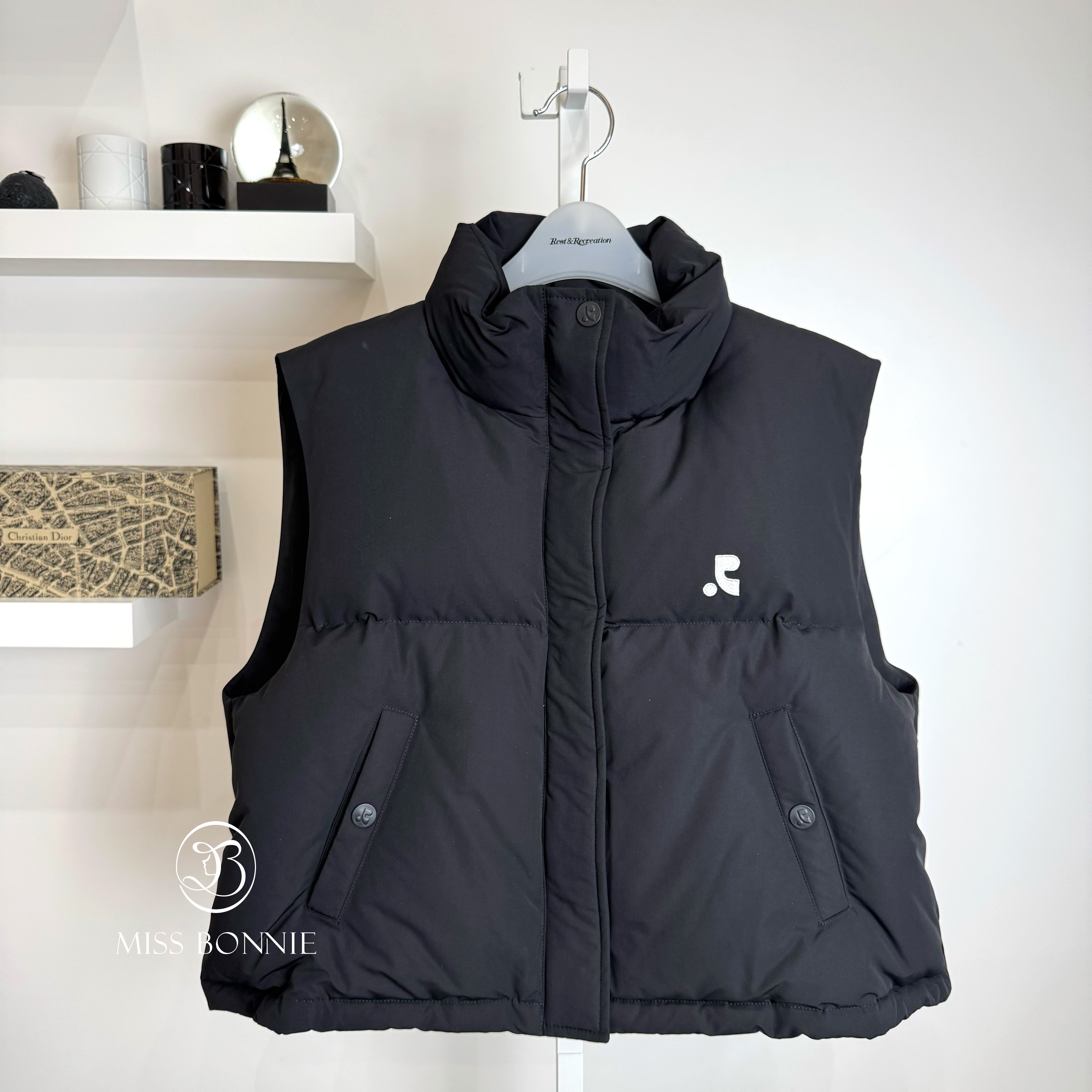 Rest & Recreation羽絨小R短版背心(黑色/BLACK)