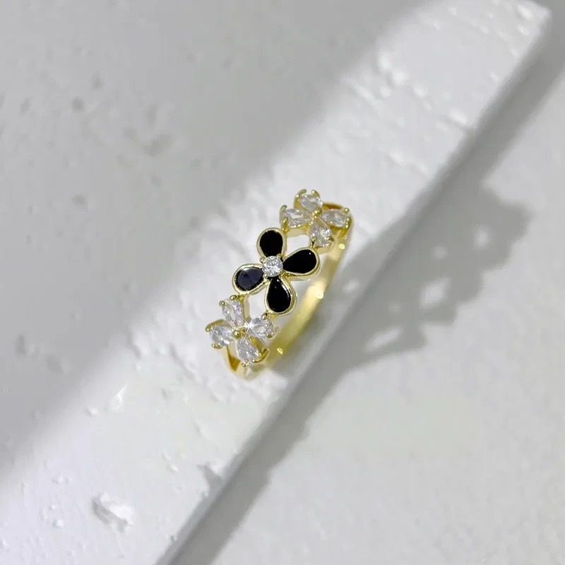 黑白鑲鑽四葉草戒指