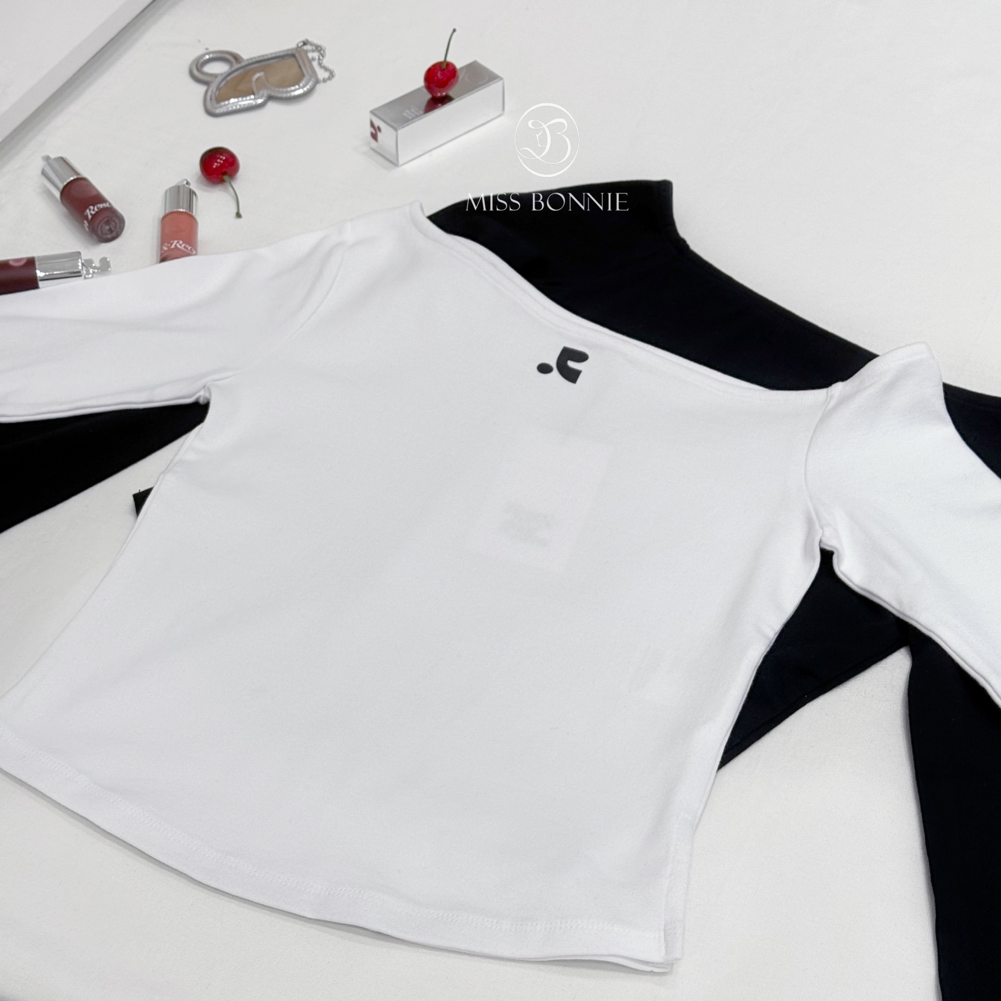 Rest & Recreation斜肩小R短版長袖T