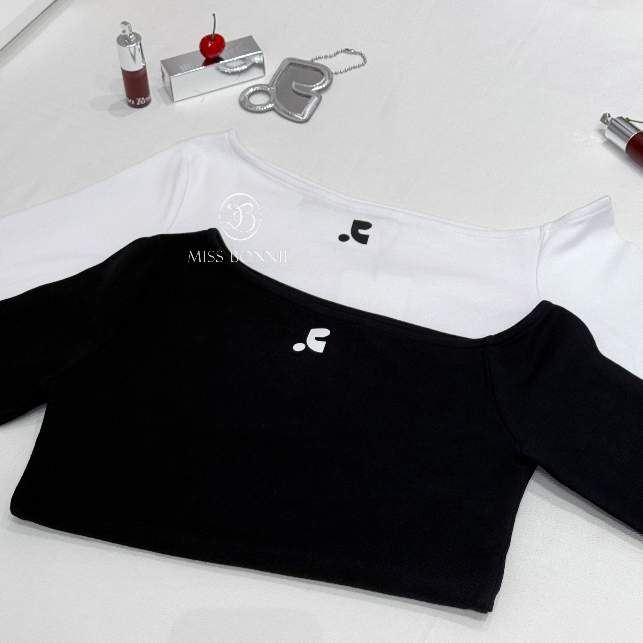 Rest & Recreation斜肩小R短版長袖T