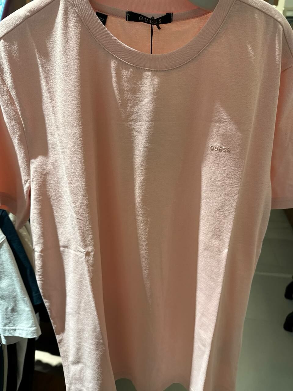 [K] GUESS MEN'S POLYESTER SILICONE LABEL SHORT SLEEVE T-SHIRT,LIGHT PINK, MO2K9491-LPI (KGU710)