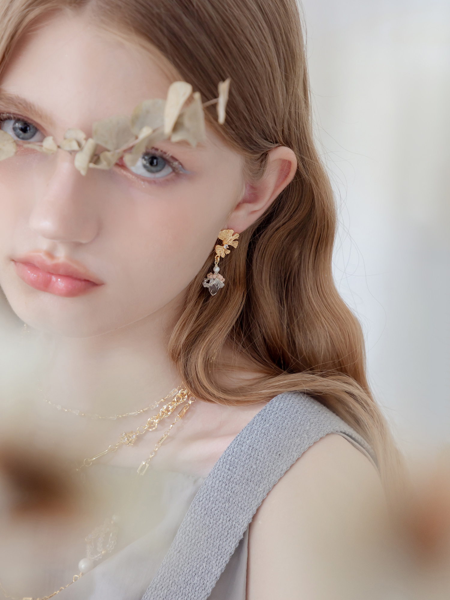 一塊隱藏拼圖。MUCHAT手作14KGP銀杏葉片水晶珍珠純銀針耳環