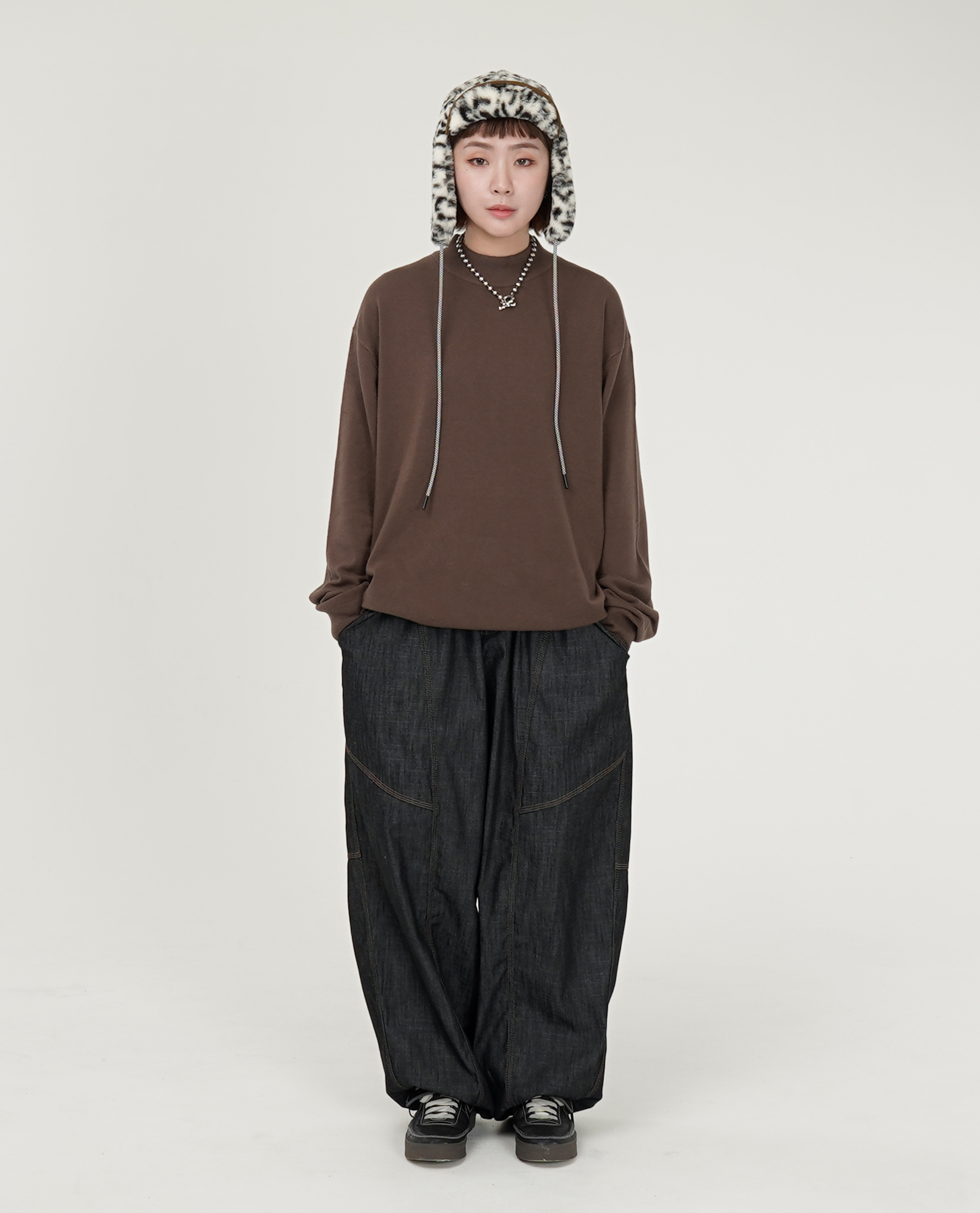 微高領軟針織上衣