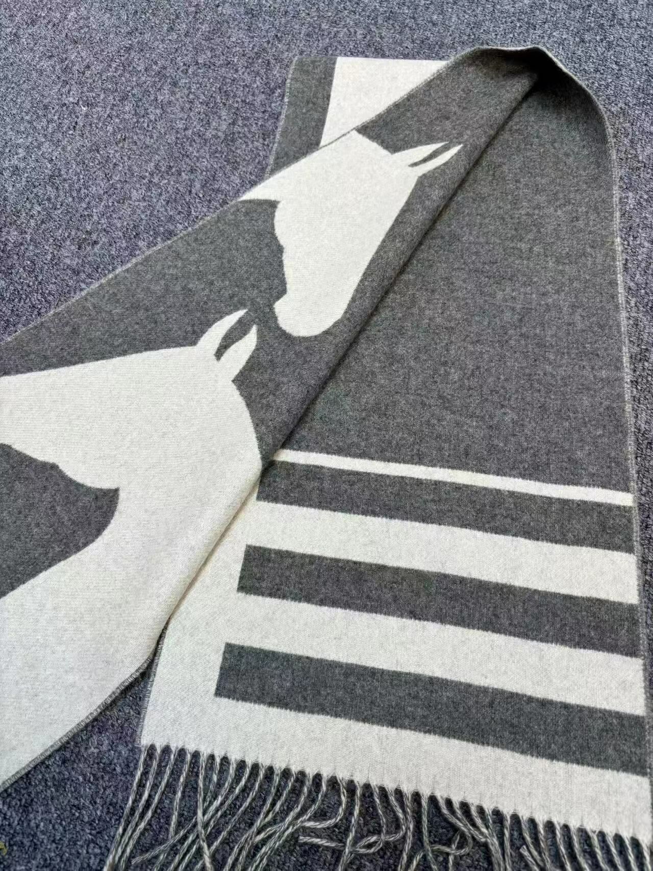 Hermes 灰色圍巾-M