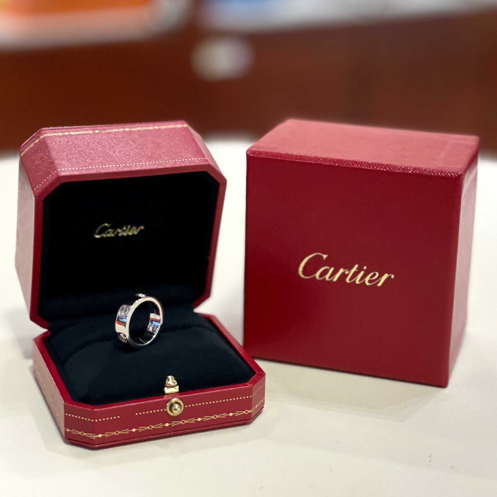 99%NEW二手CARTIER LOVE戒指經典款 B4032500 50碼 18K白金 三粒鑽石 #香榭站正品