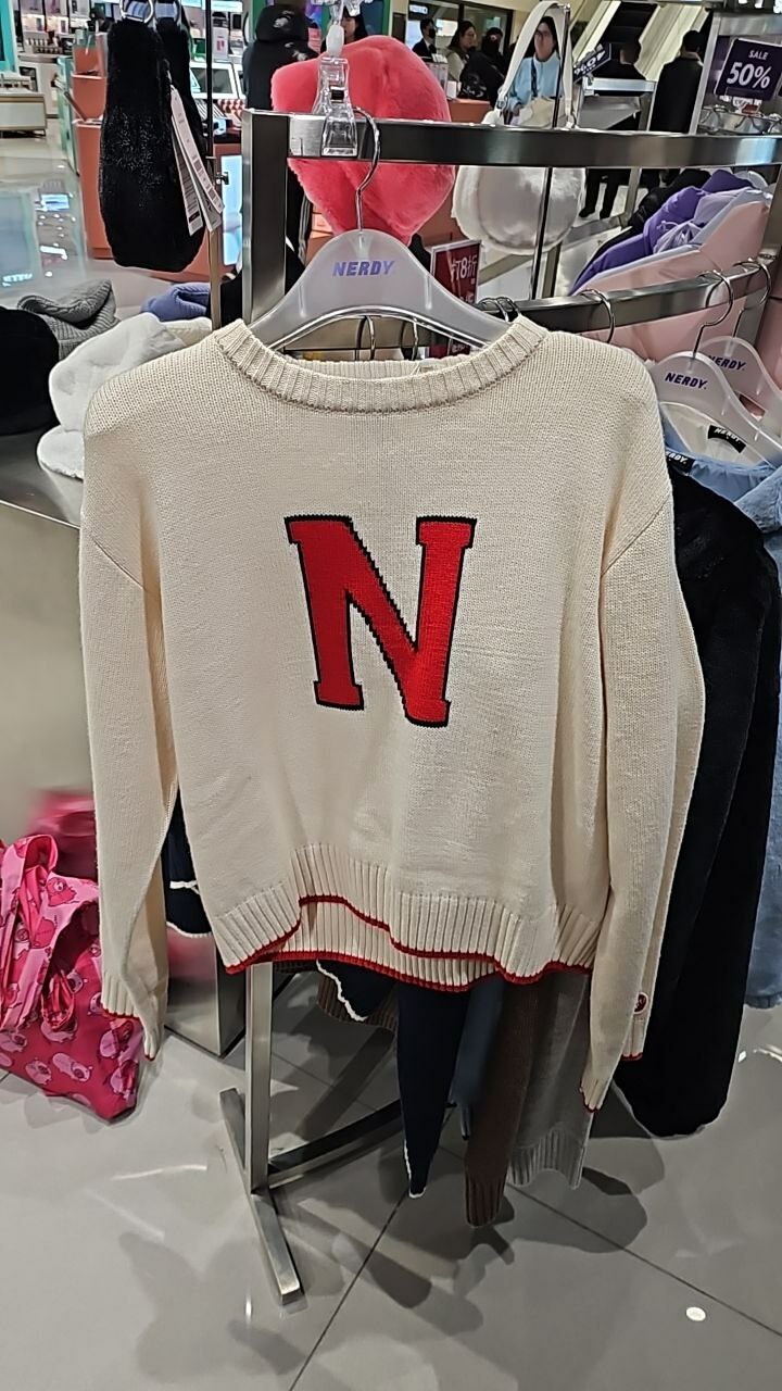 [K] NERDY W'S CLASSIC N CREWNECK SWEATER, IVORY, PNEF24NT040305 (KN378)