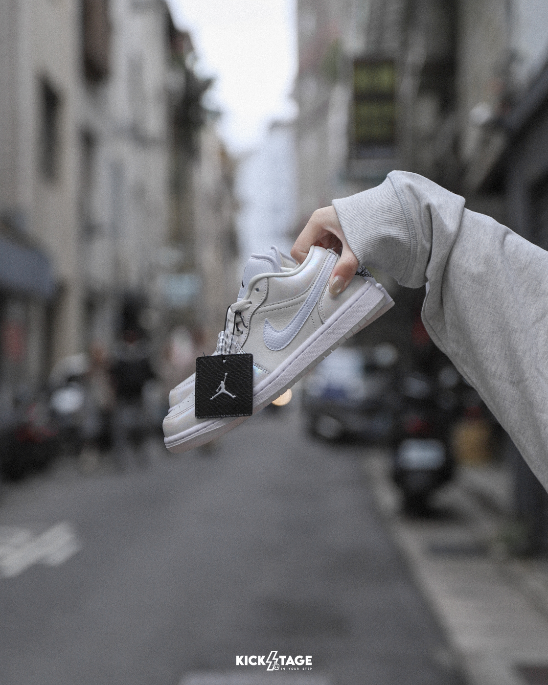 女鞋 NIKE W AIR JORDAN 1 LOW SE 'Year Of The Snake' 白 虹彩 皮革 蛇年限定 休閒鞋【HF4080-001】CNYSNAKE