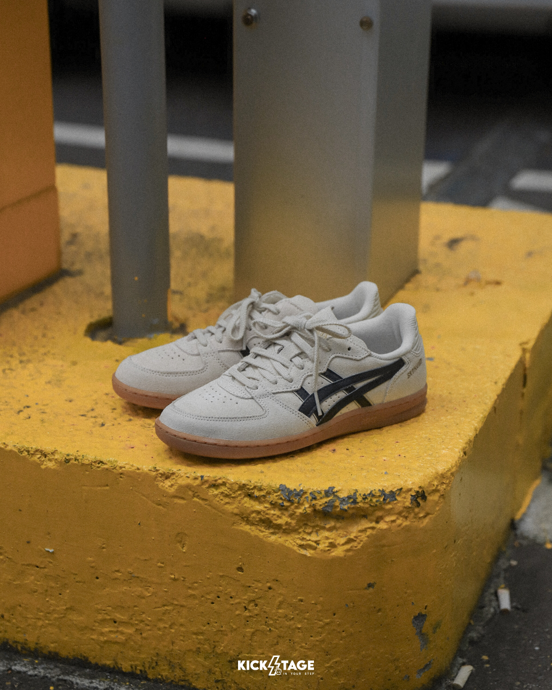 男女鞋 ASICS SKYHAND OG 'Oatmeal Black' 燕麥 米色 復古 手球鞋 運動休閒鞋【1203A452-250】