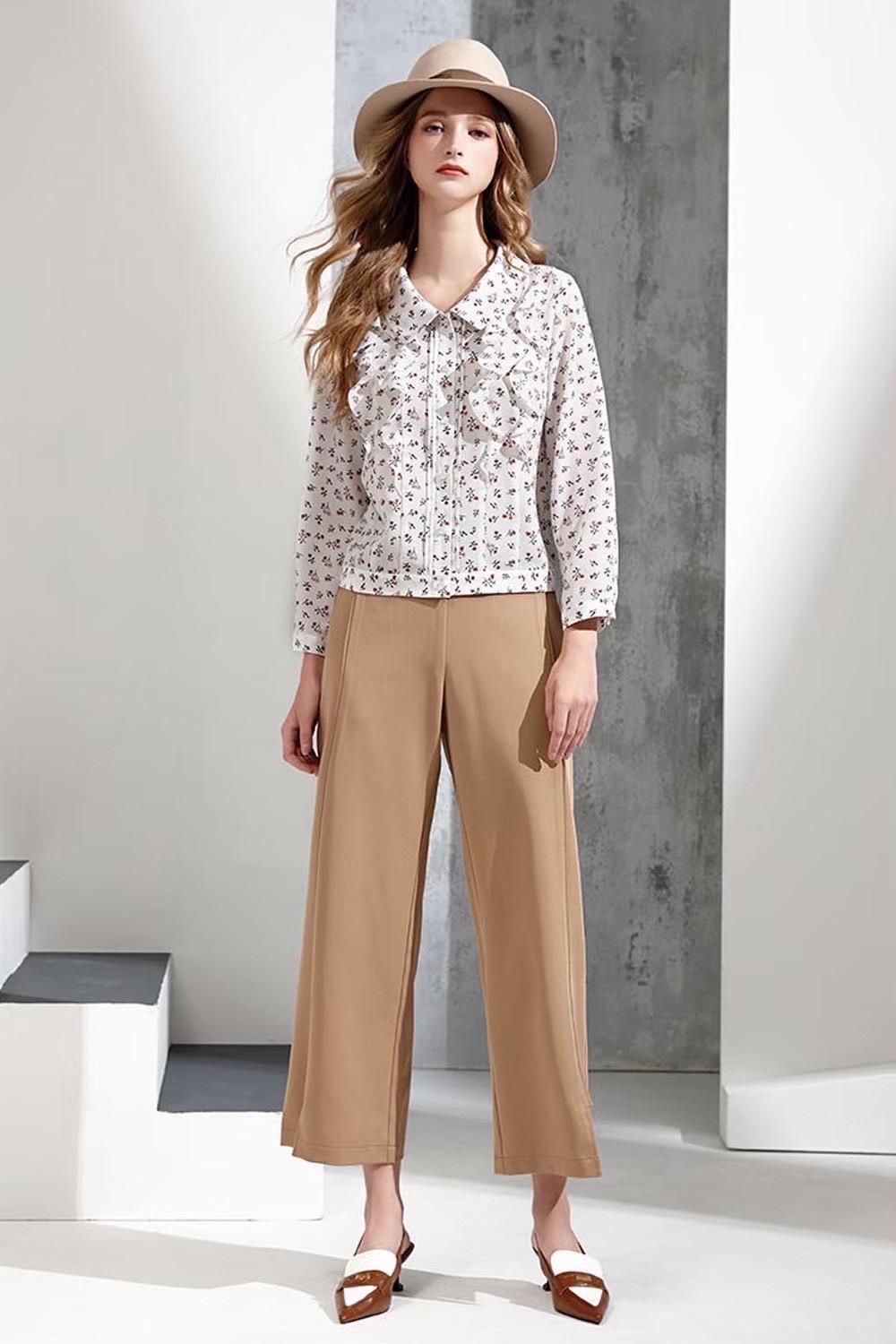 OL韓版雪紡甜美小碎花優雅領片胸前荷葉造型修身上衣V6353