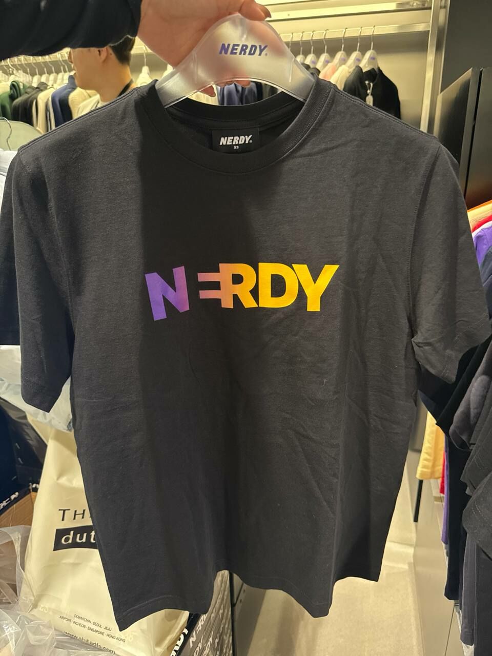 [K] NERDY BLENK GRADATION LOGO S/S T-SHIRT, BLACK, PNEU24ST330103 (KN401)