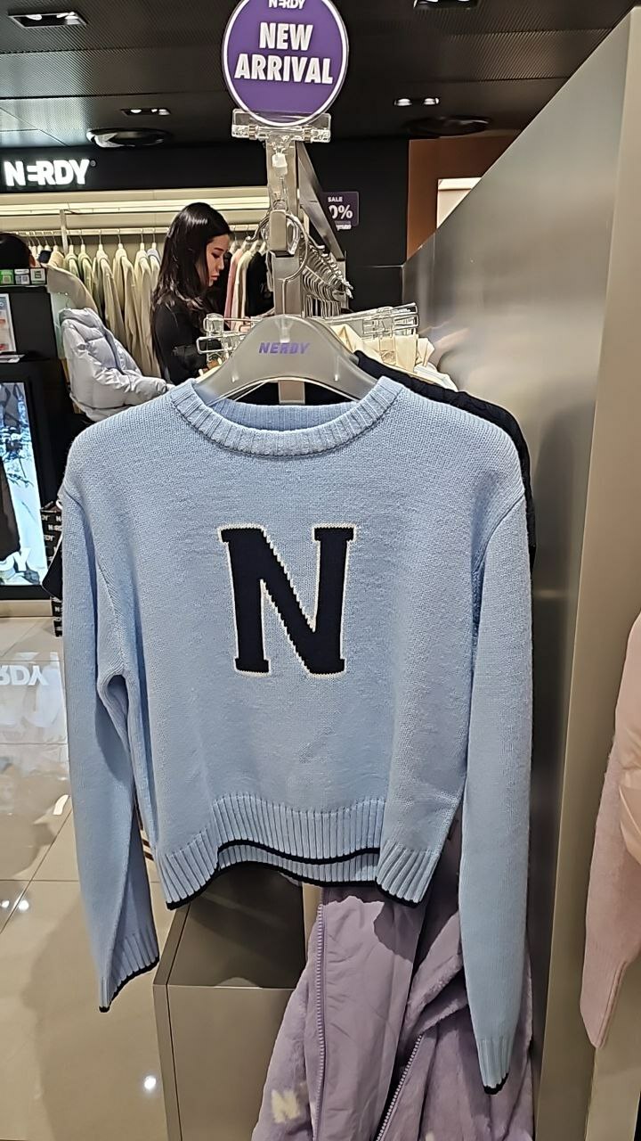 [K] NERDY W'S CLASSIC N CREWNECK SWEATER, SKY BLUE, PNEF24NT041403 (KN402)