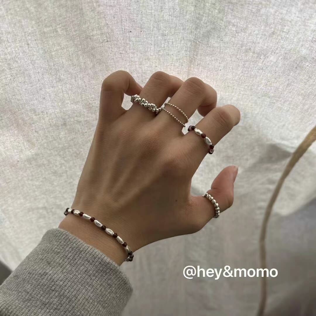 HM3405 ⚪️925 超閃切割面米粒銀豆➕石榴石 彈力繩手鍊