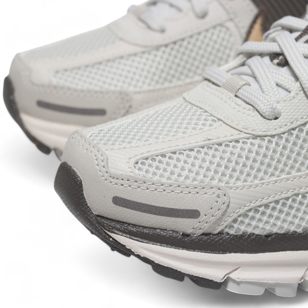NIKE 慢跑鞋 W ZOOM VOMERO 5 米灰棕 復古 女 HM9657-001