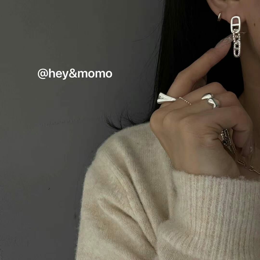 HM3434 ⚪️925 銀 環環相扣重工麻花豬鼻耳環