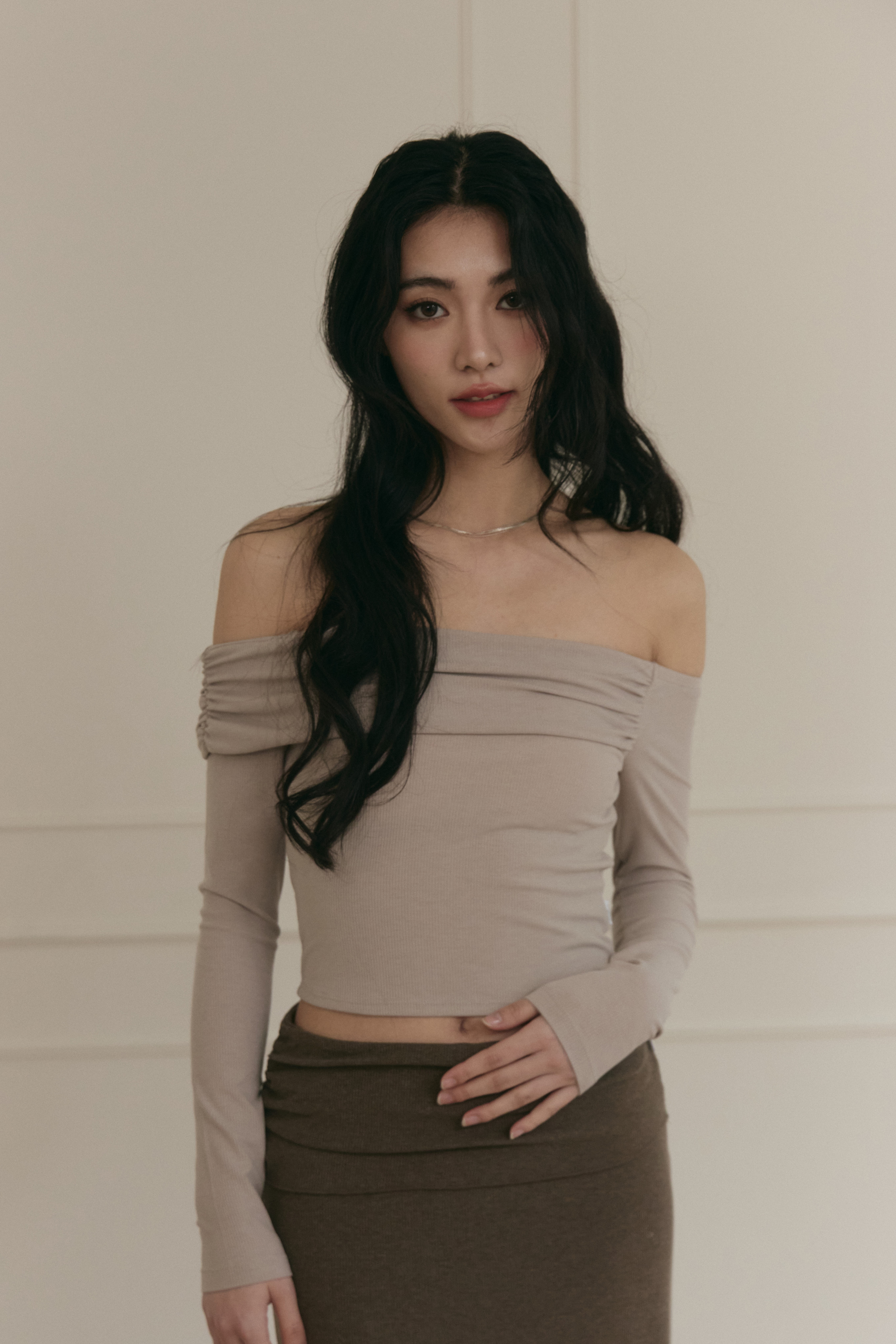 不對稱一字領 BRA TOP上衣- 杏