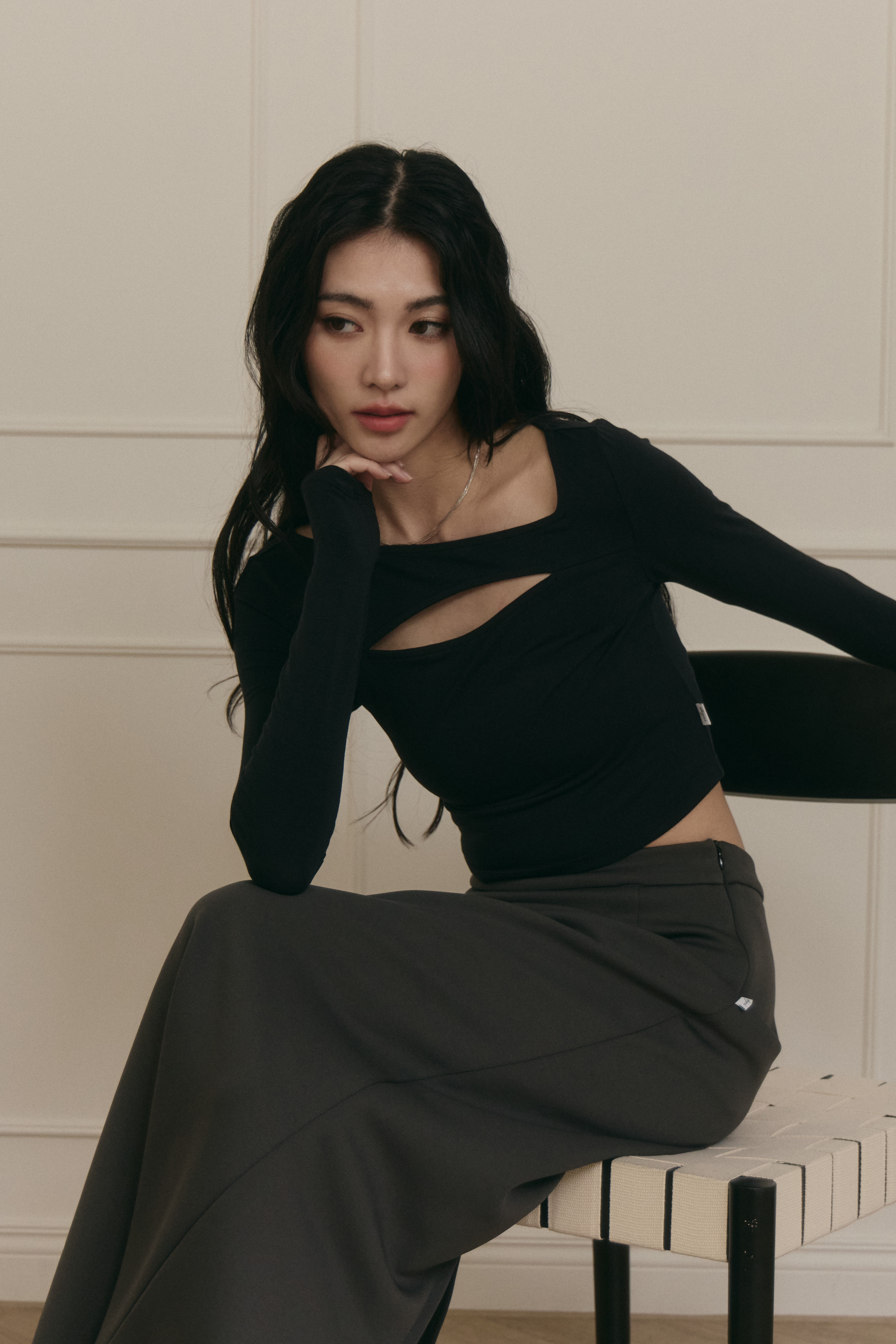 前挖洞長袖上衣- 黑