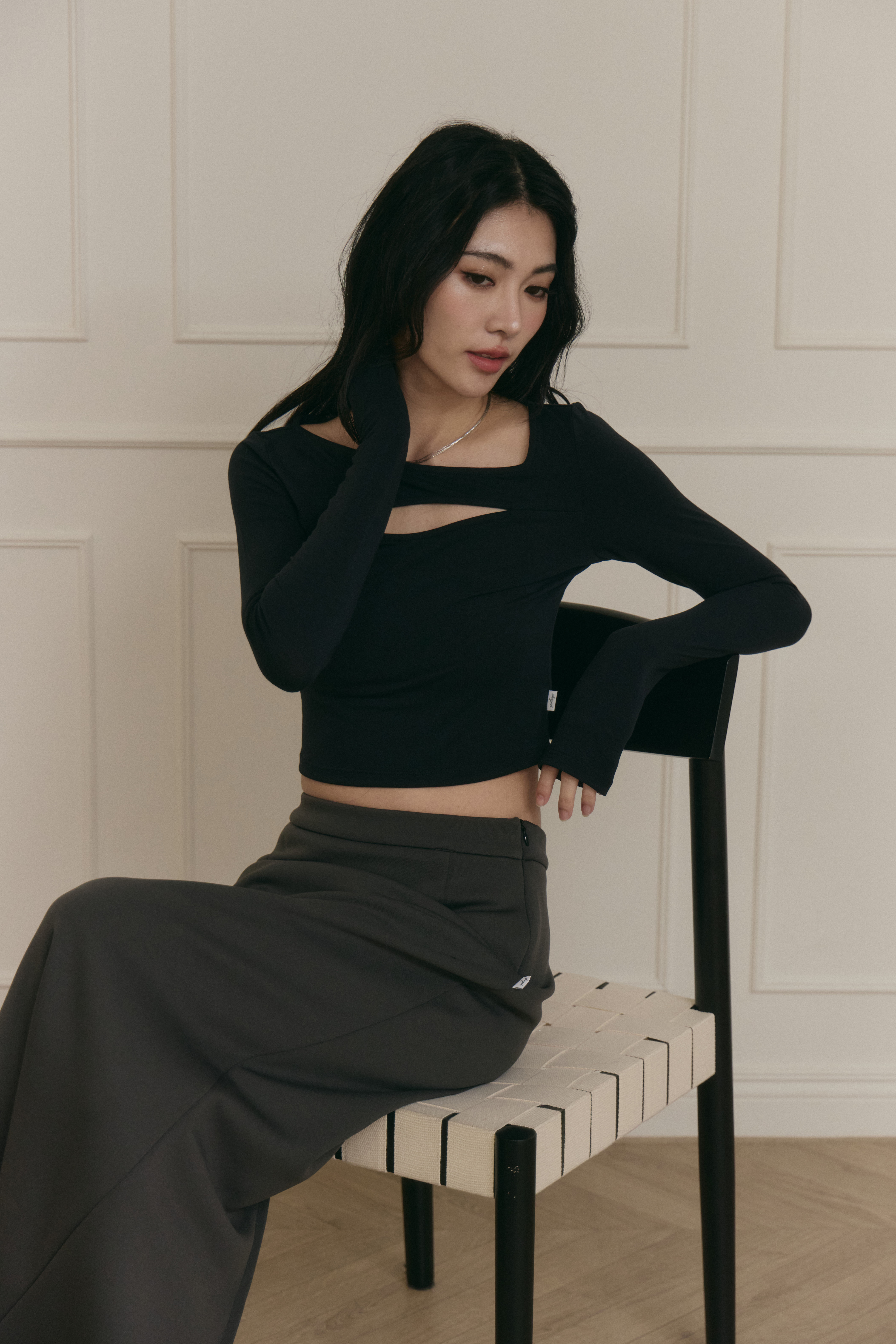 前挖洞長袖上衣- 黑