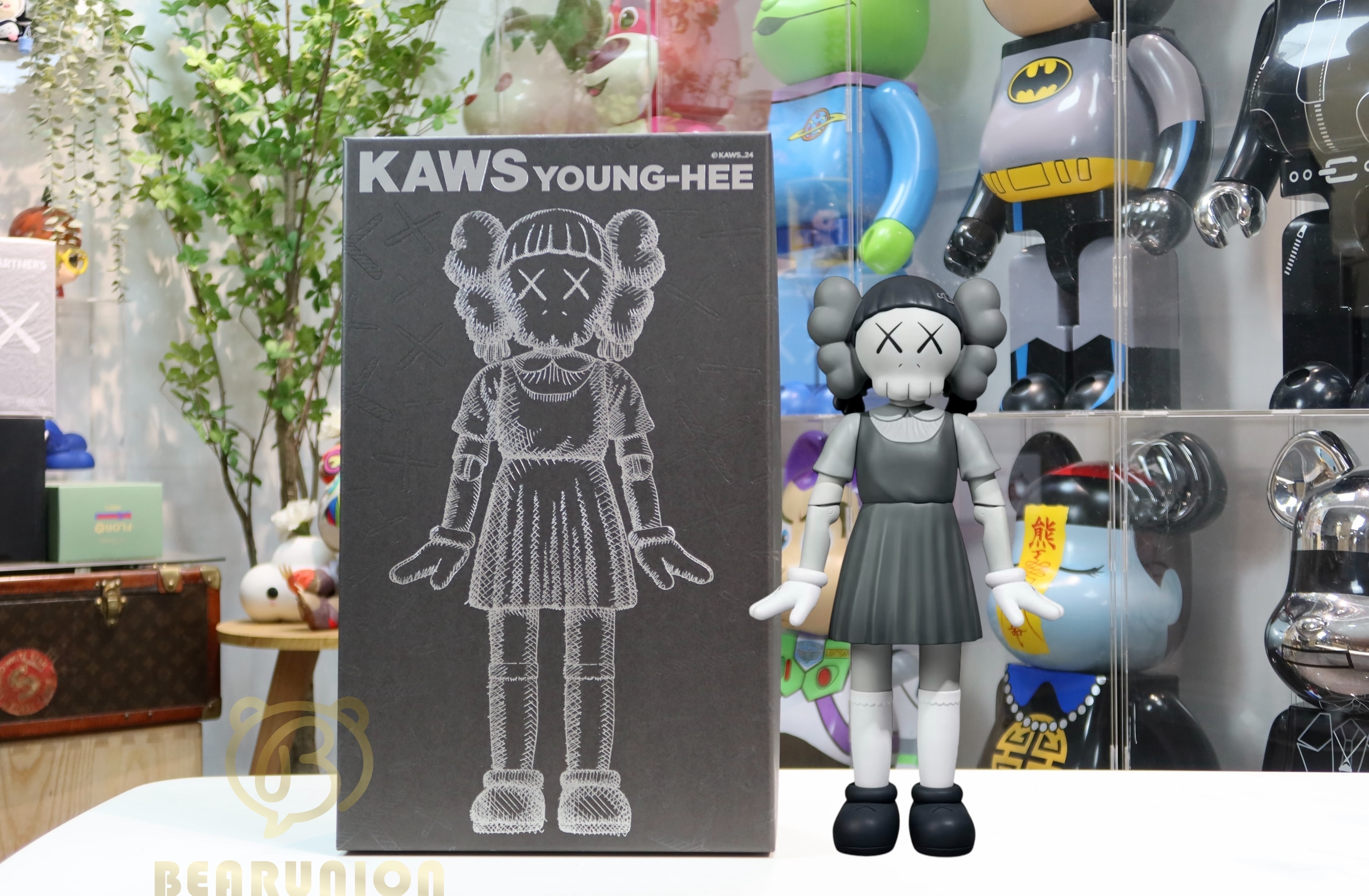 🎏預訂🎏 KAWS YOUNG-HEE Figure  (Monotone)