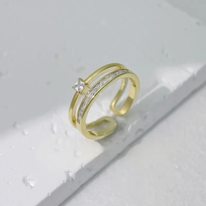 雙圈單鑽配小方鑽戒指