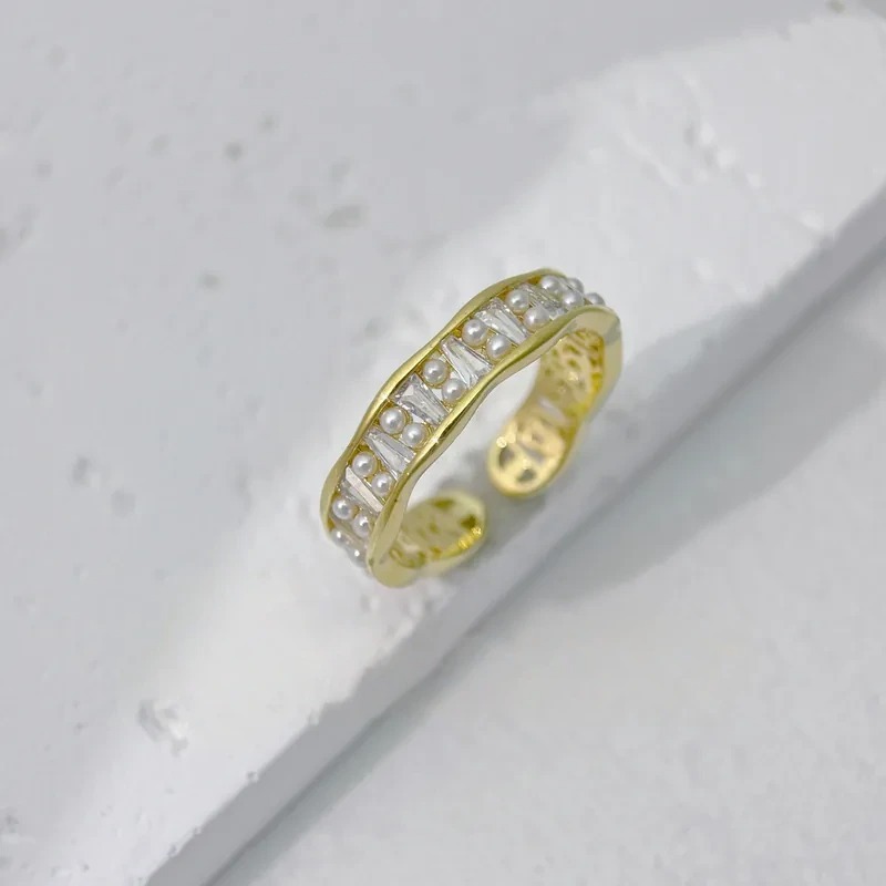 氣質珍珠鑲鑽間隔戒指