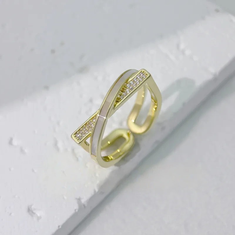 雙圈DO型交叉母貝碎鑽戒指