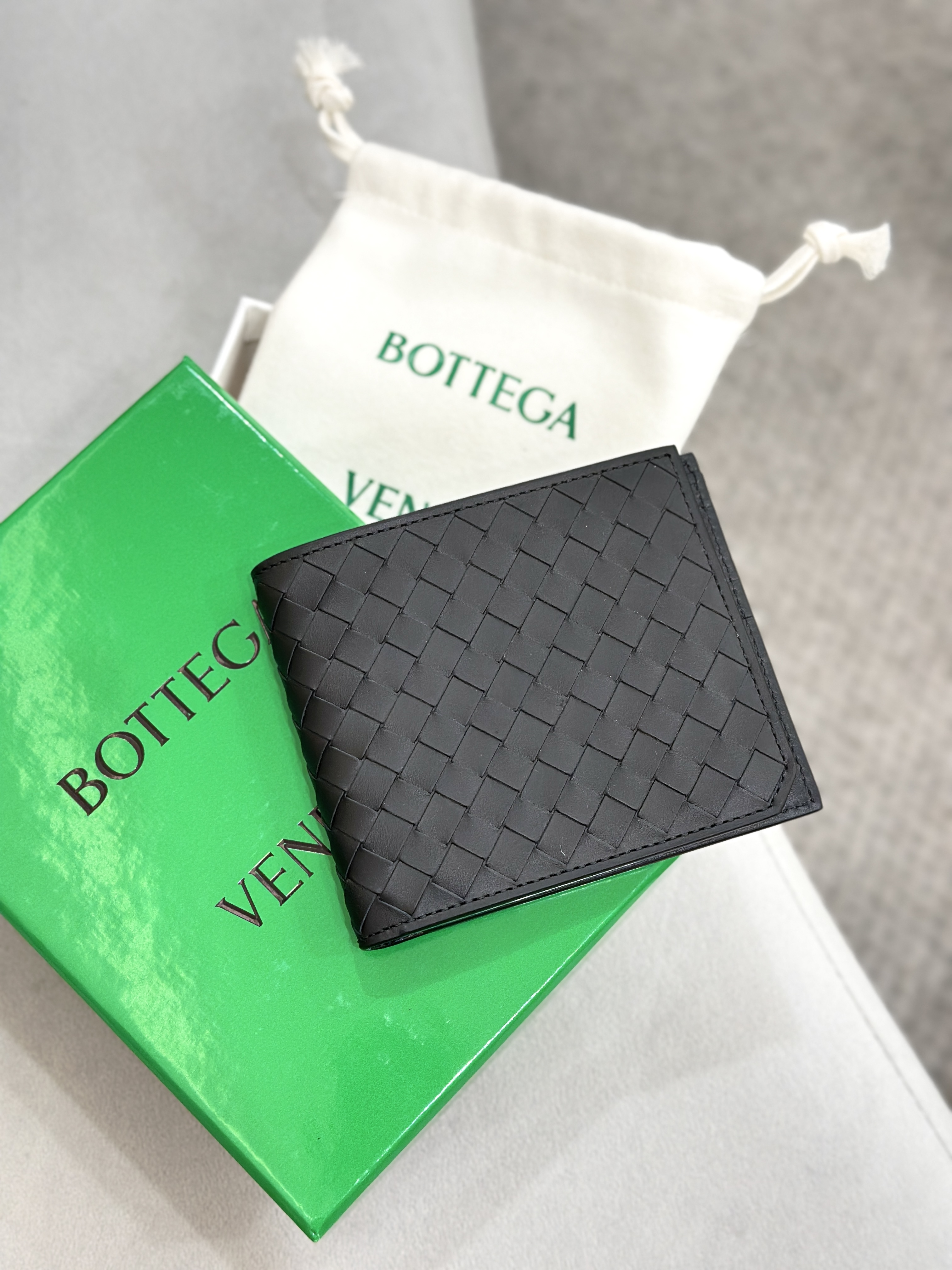 BV Intrecciato Piccolo Bi-Fold Wallet